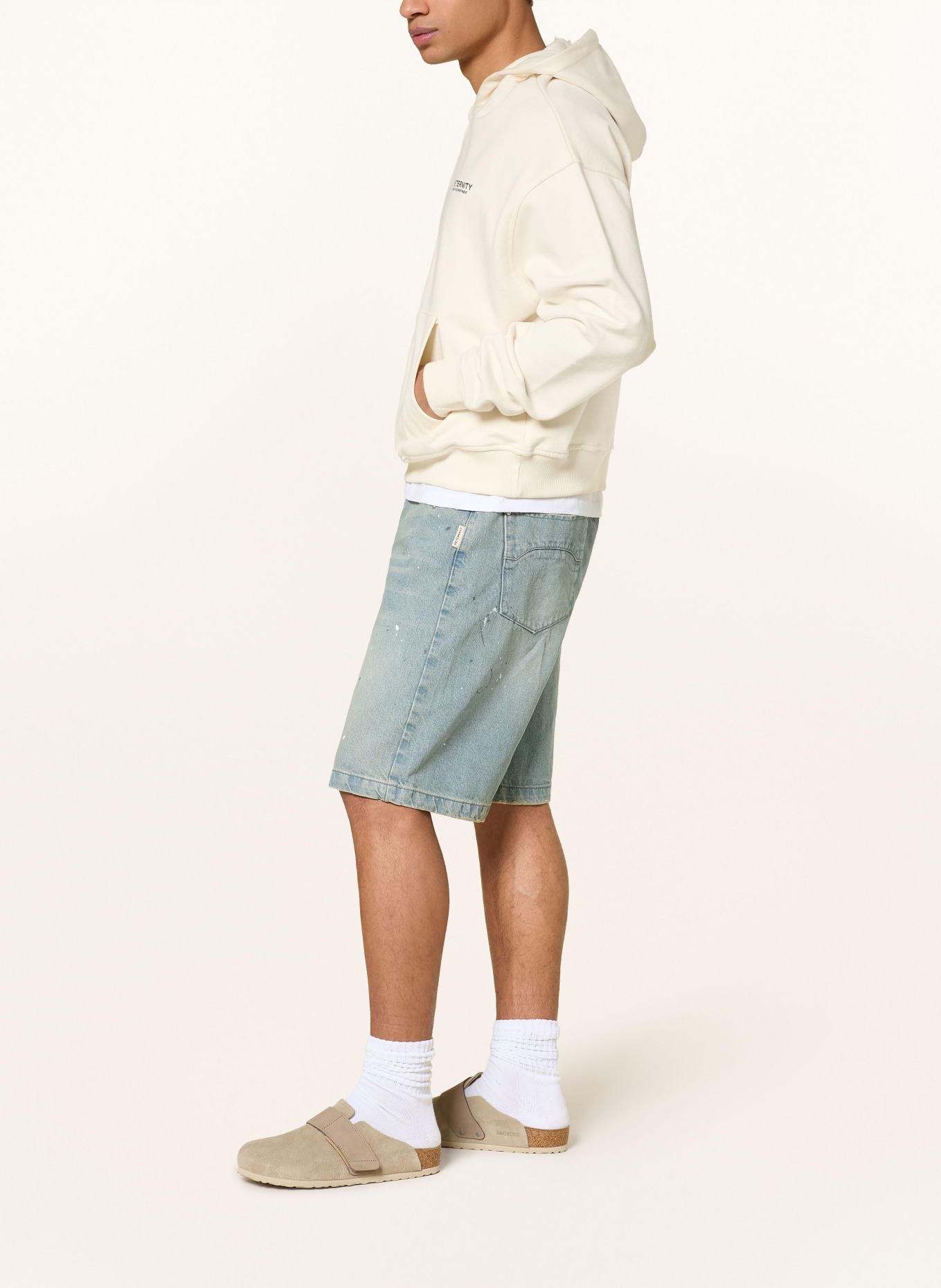 RETERNITY Jeansshorts mit Nieten: LIGHT BLUE