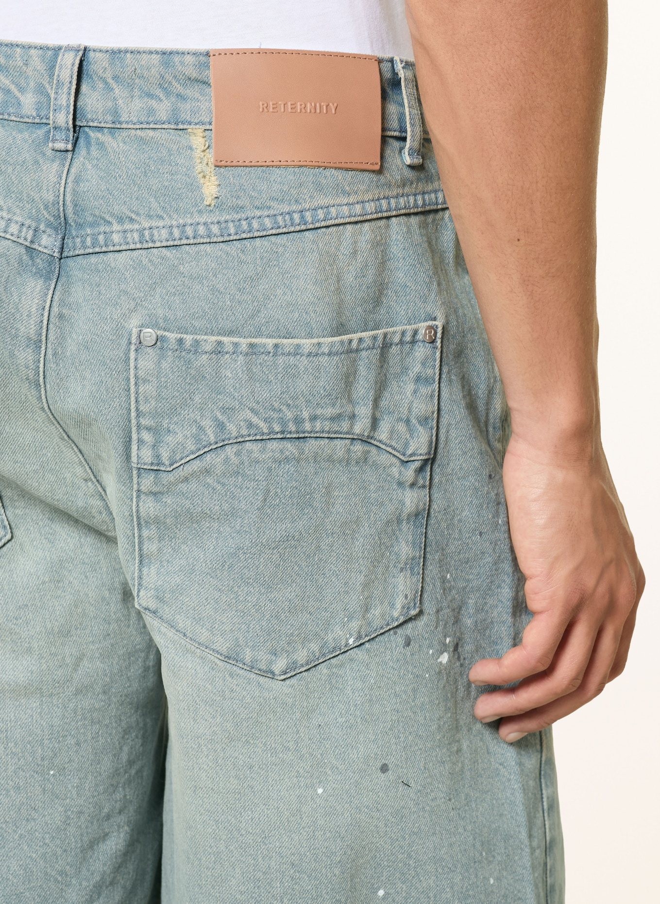RETERNITY Jeansshorts mit Nieten: LIGHT BLUE