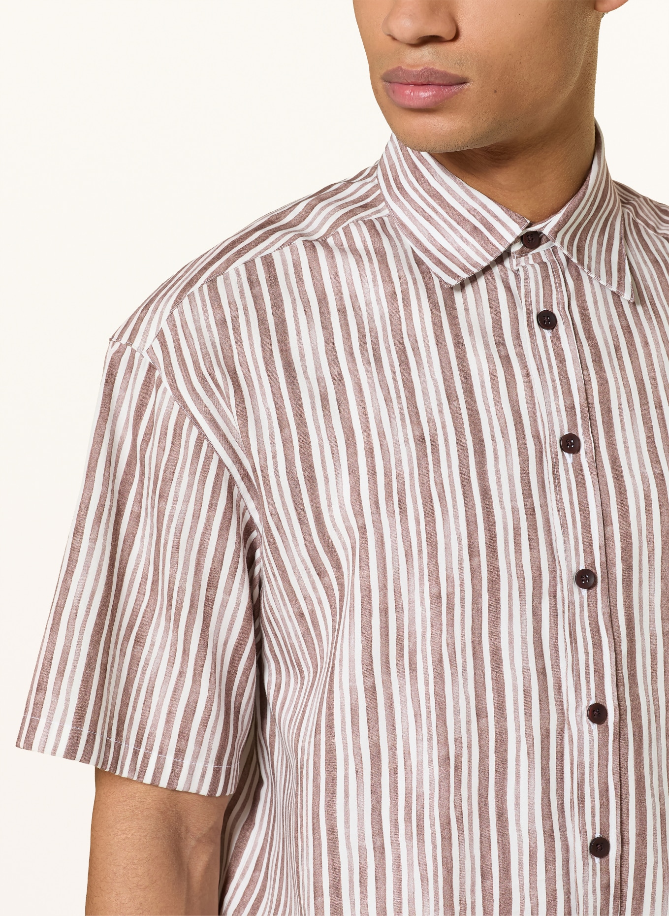 RETERNITY Kurzarm-Hemd Comfort Fit: BRAUN / WEISS