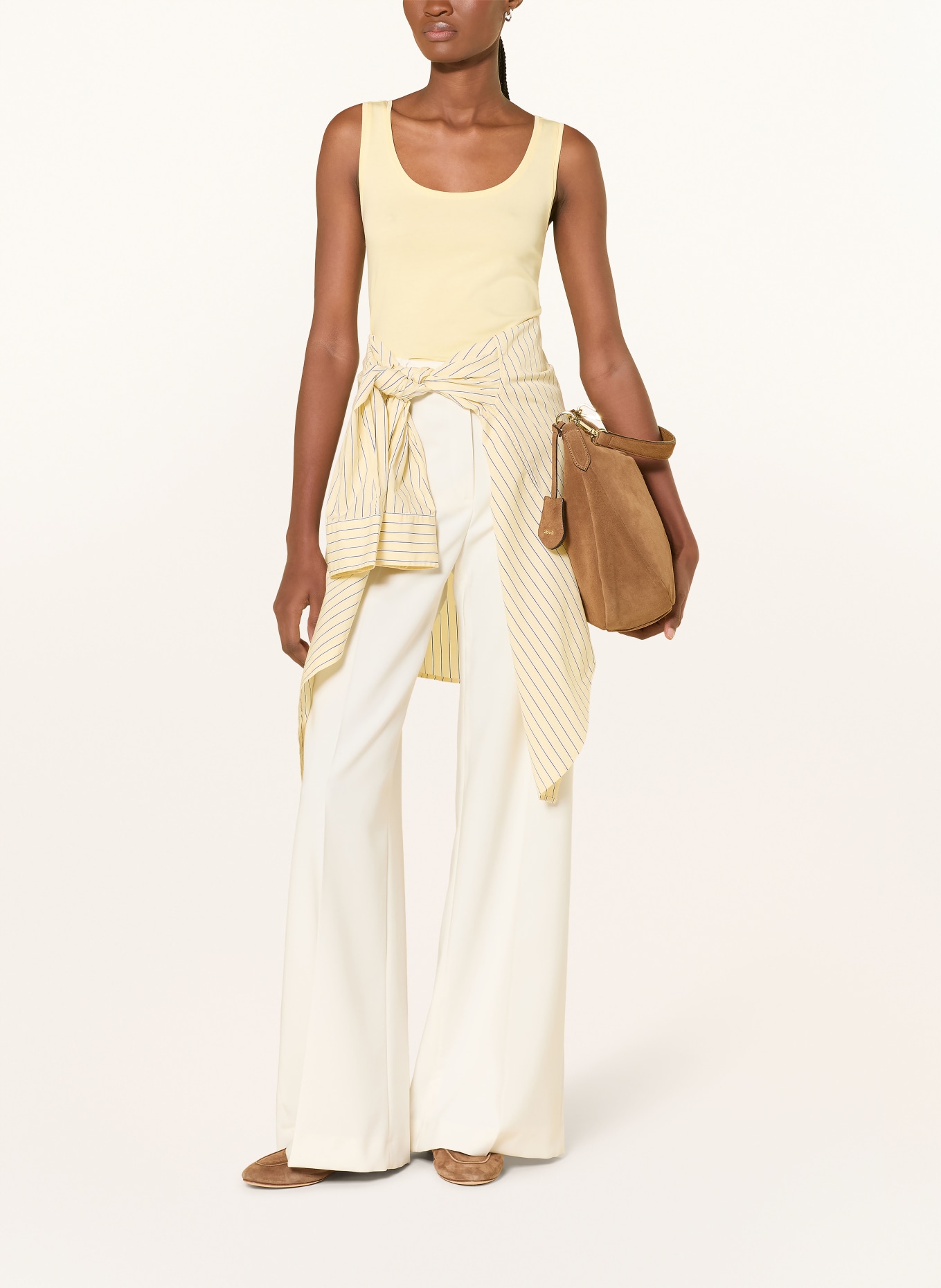 monari Nahoru: TMAVĚ ŽLUTÁ