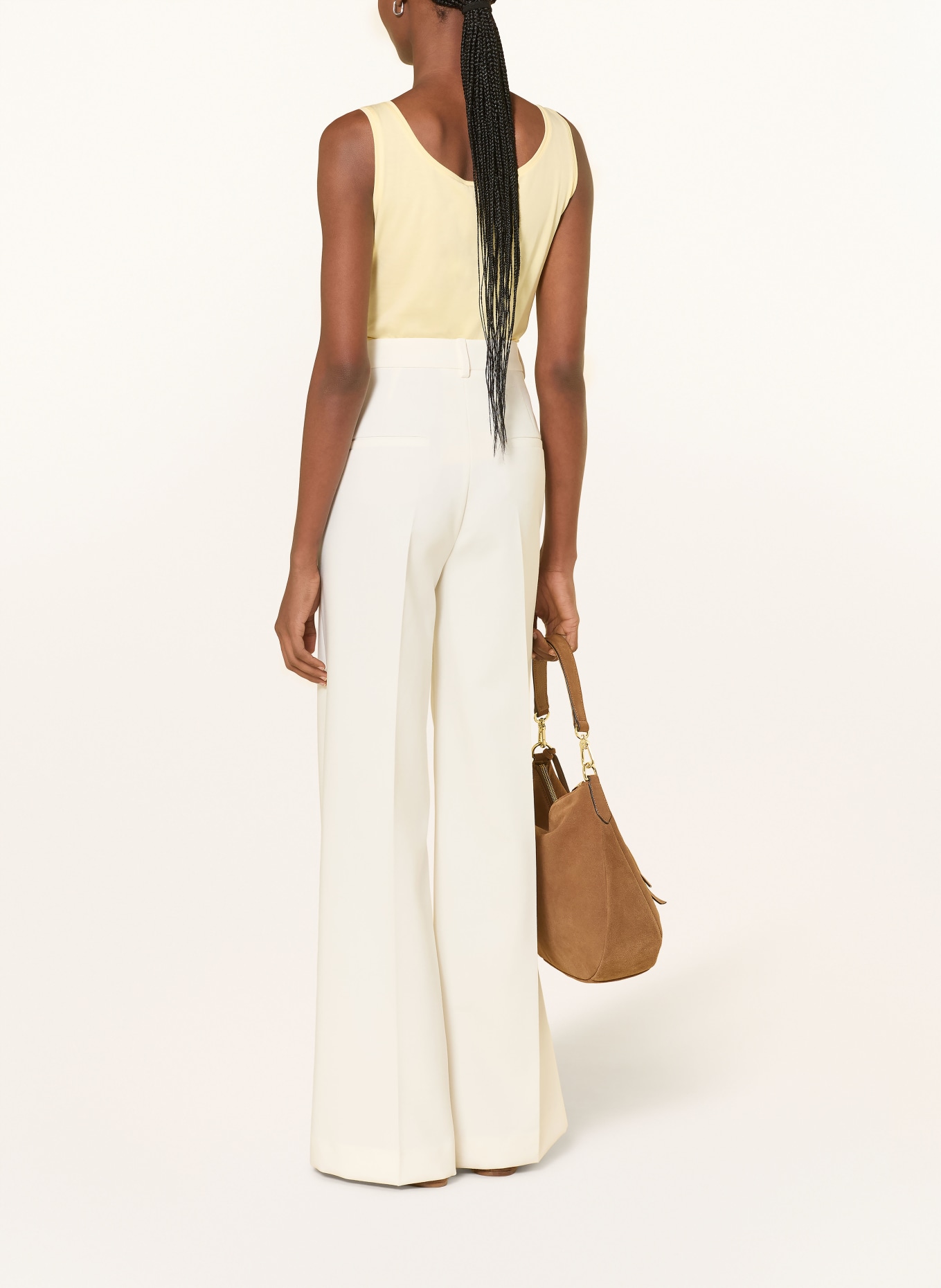 monari Nahoru: TMAVĚ ŽLUTÁ