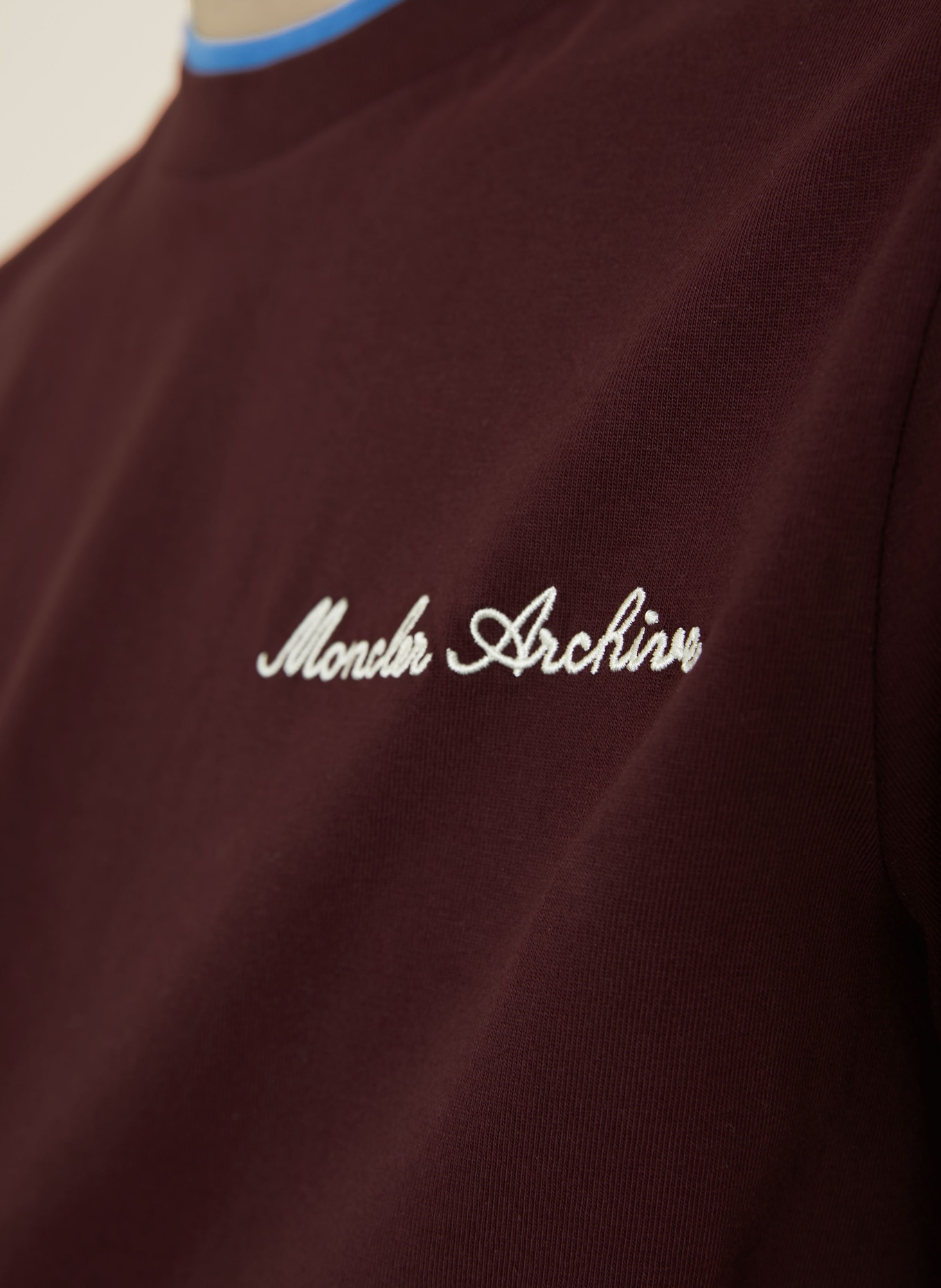 MONCLER T-Shirt: DUNKELROT / HELLBLAU