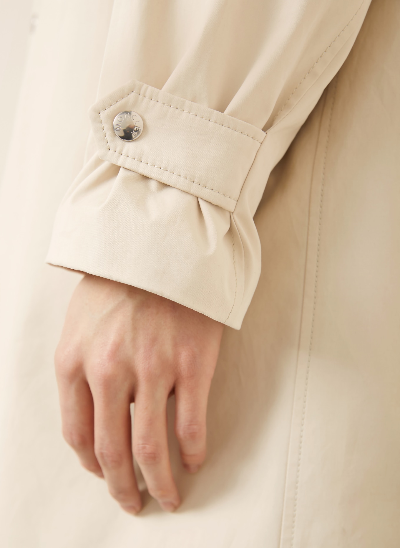 MONCLER Daunenparka KERVOYAL mit abnehmbarer Kapuze: BEIGE