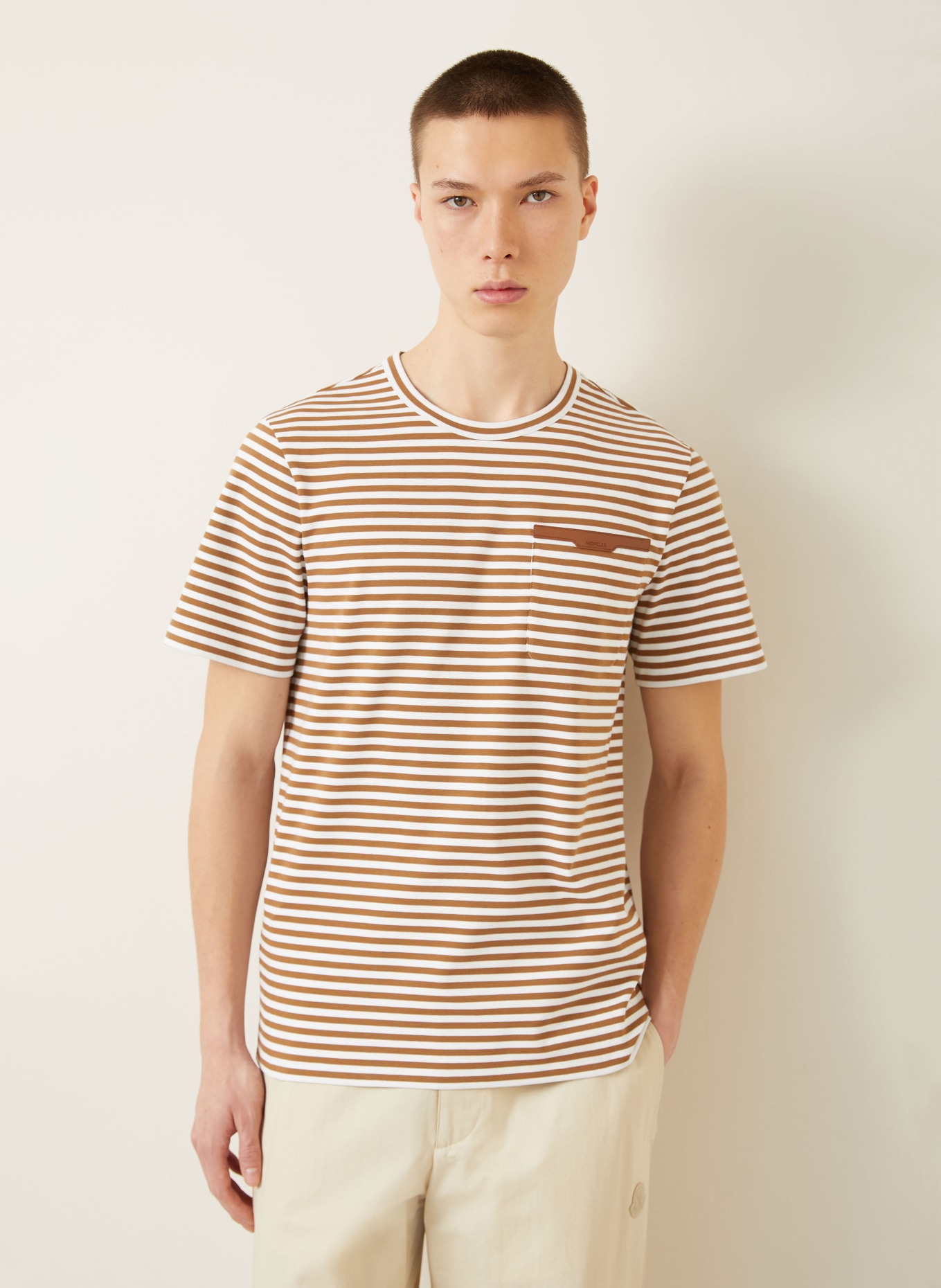 MONCLER T-Shirt: COGNAC / WEISS