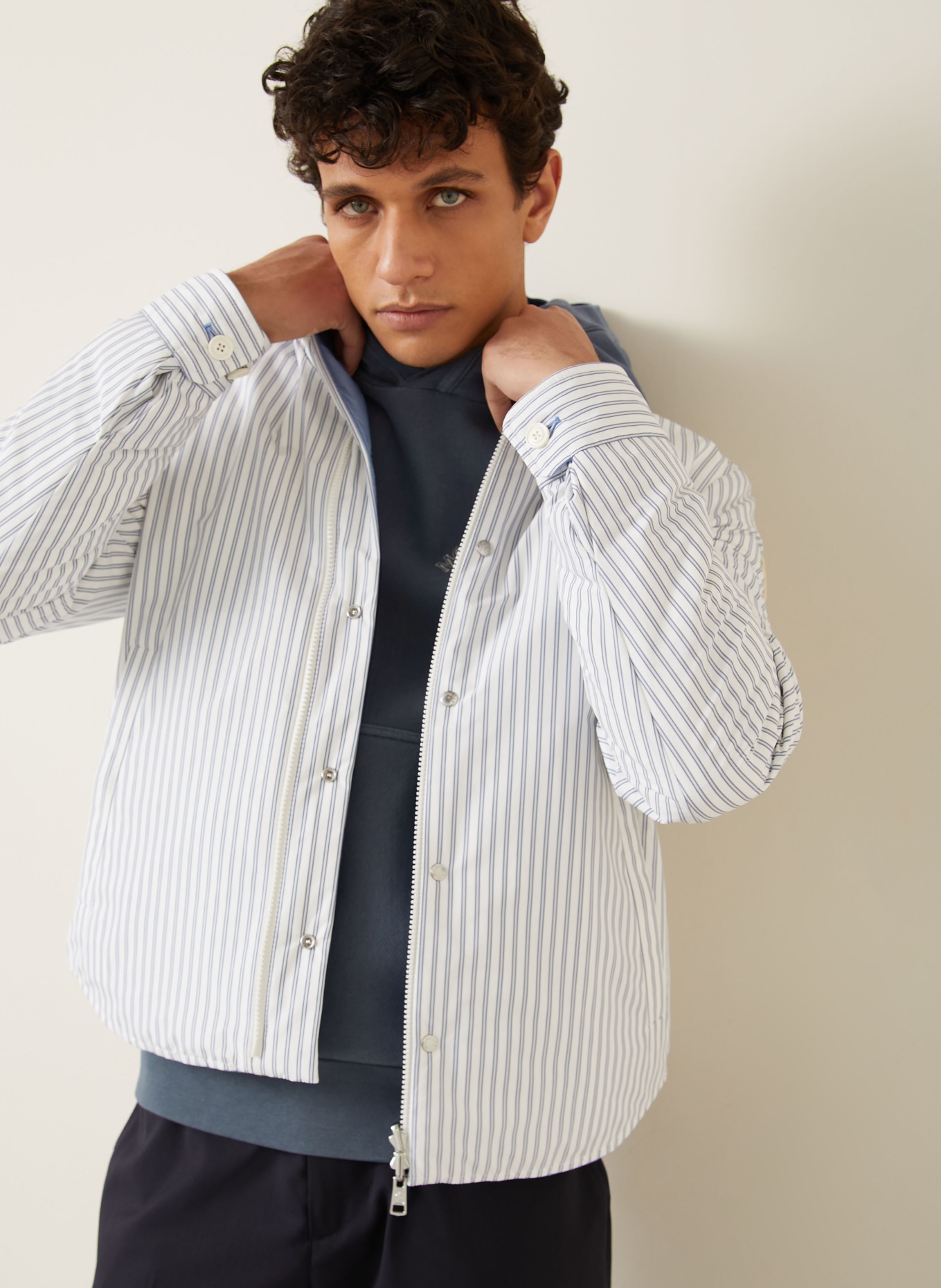 MONCLER Lightwight-Daunenjacke CRESCENT zum Wenden: WEISS / DUNKELBLAU / BLAU