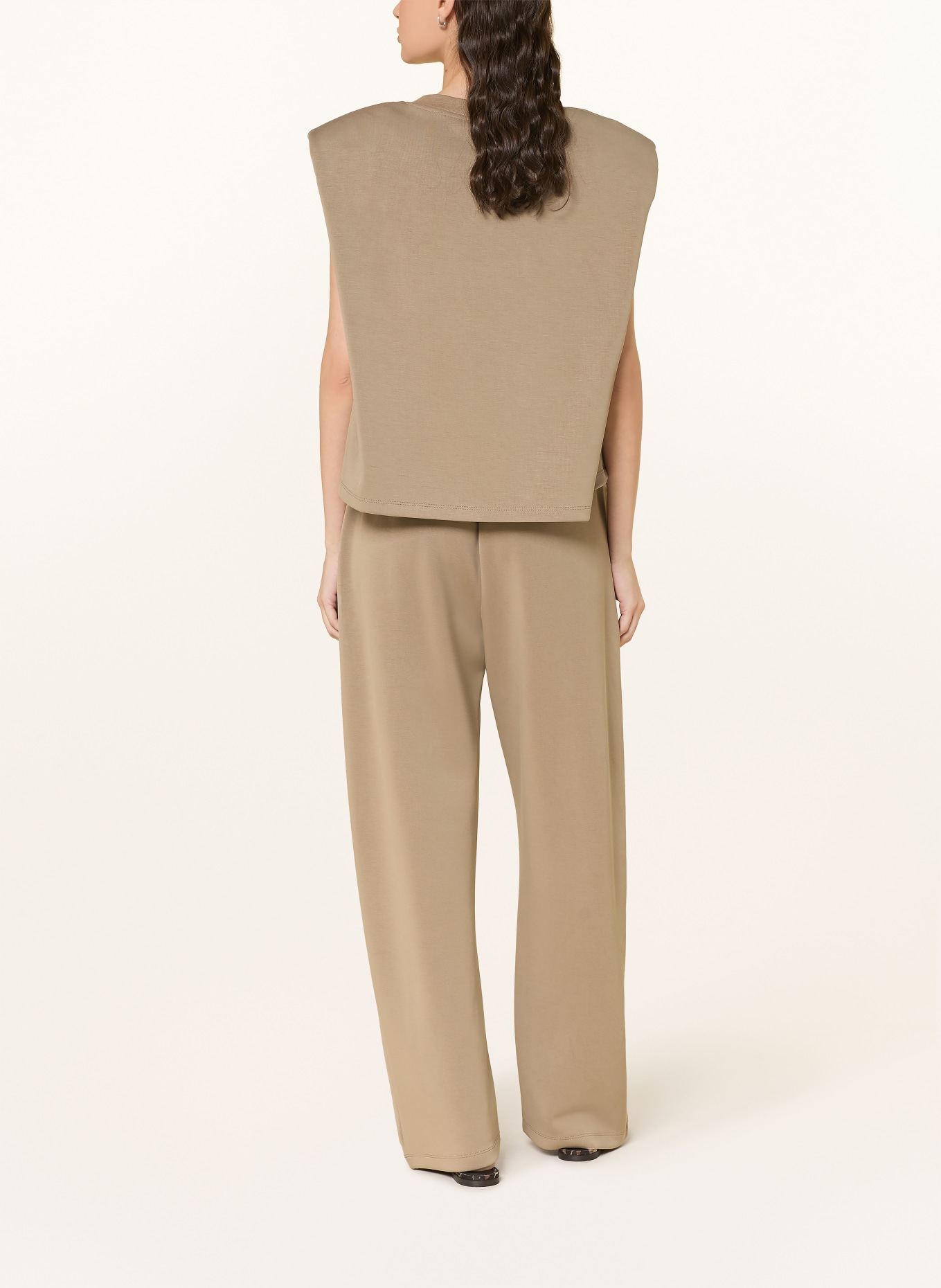 ELEH Nahoru: ČERNOŠEDÁ