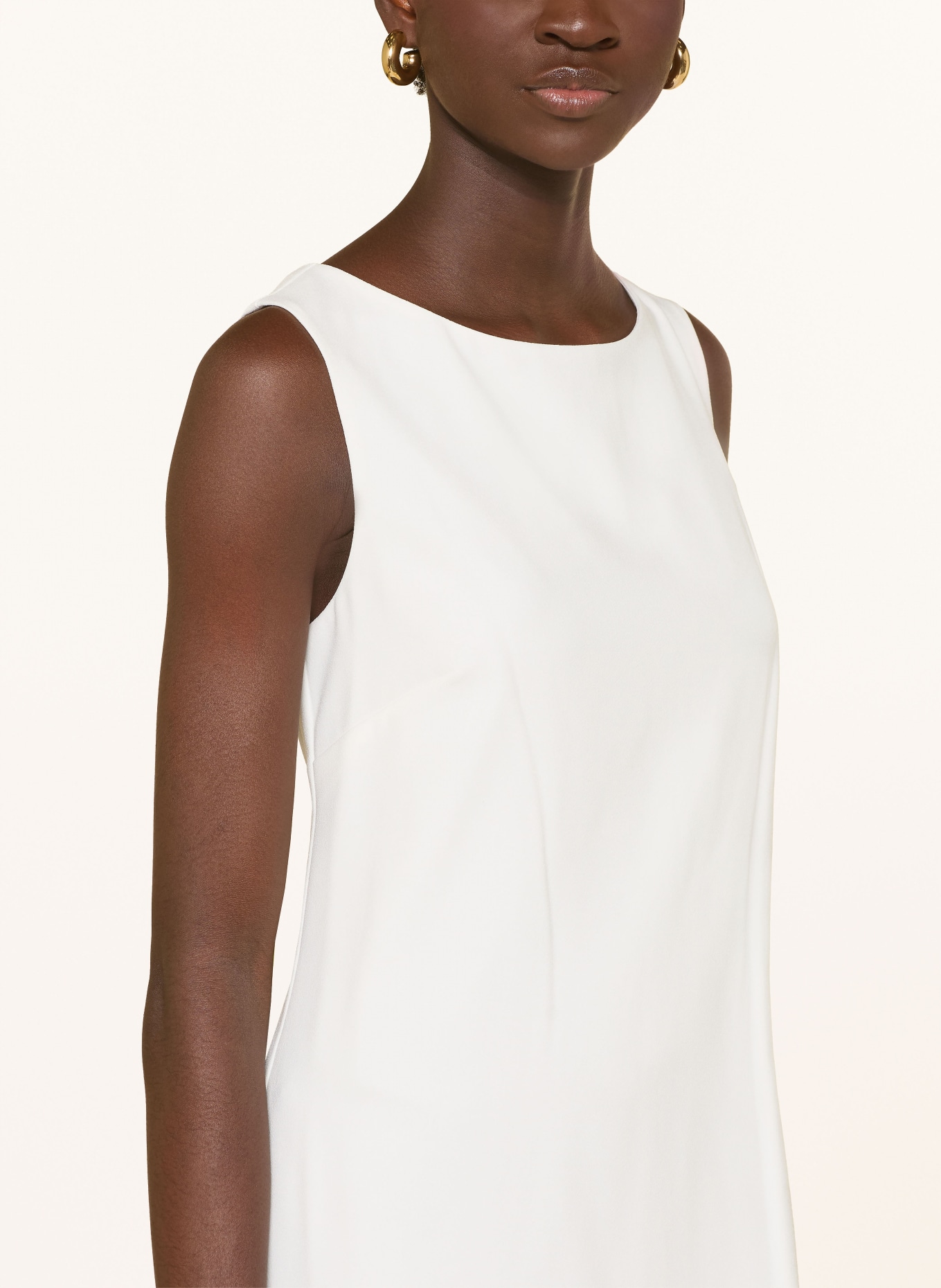 APART koktejlové šaty: BÍLÁ