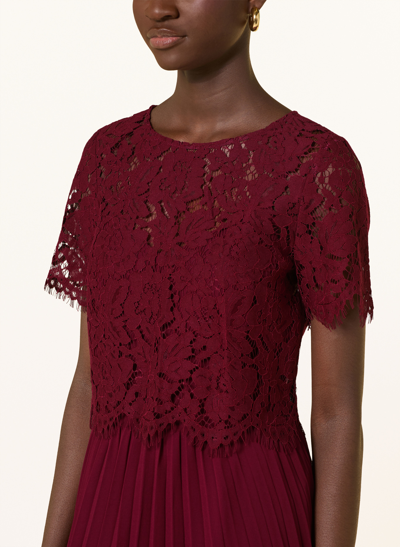 APART Sada: večerní šaty a halenka z krajky: TMAVĚ ČERVENÁ