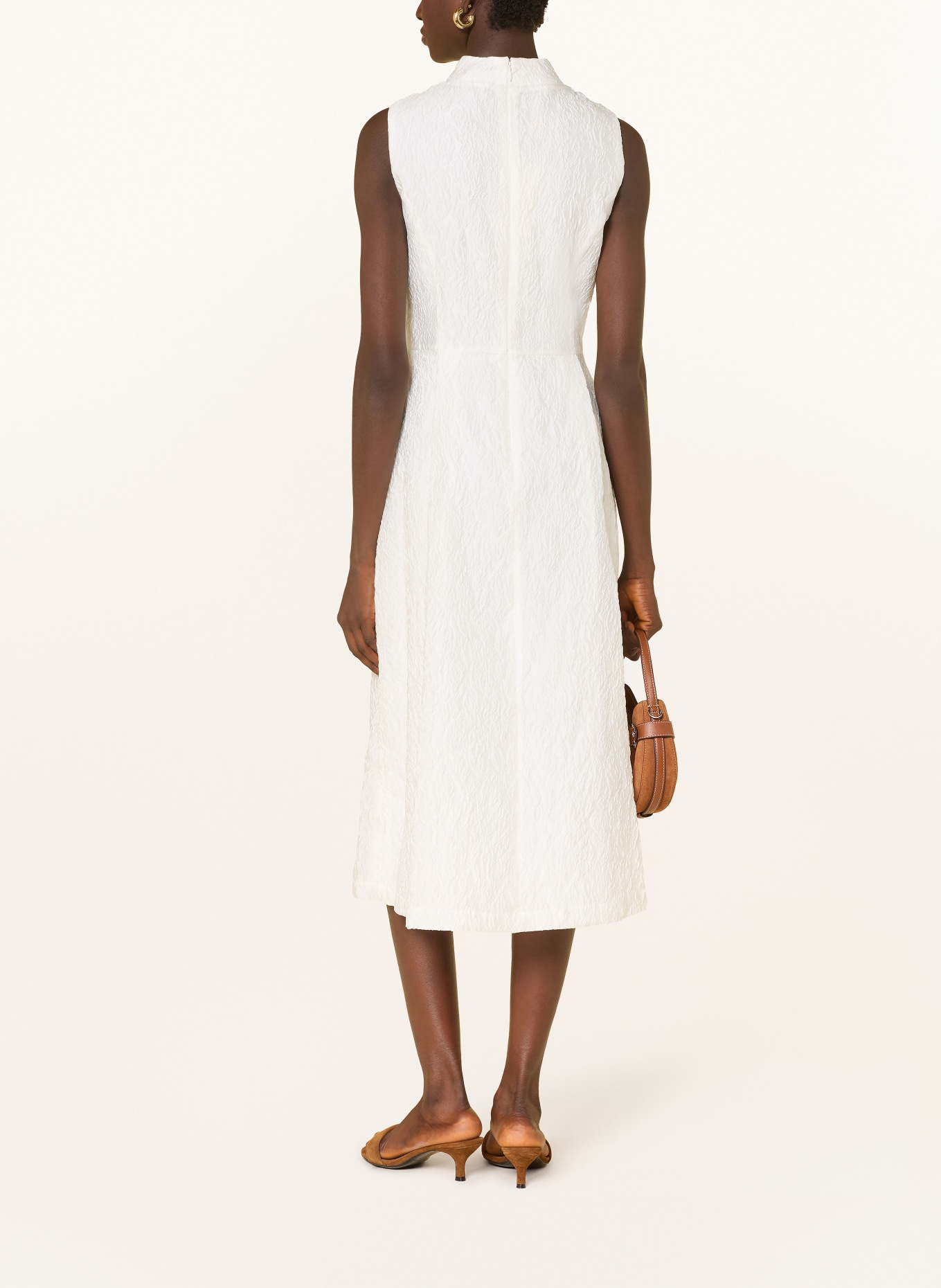 APART koktejlové šaty: BÍLÁ