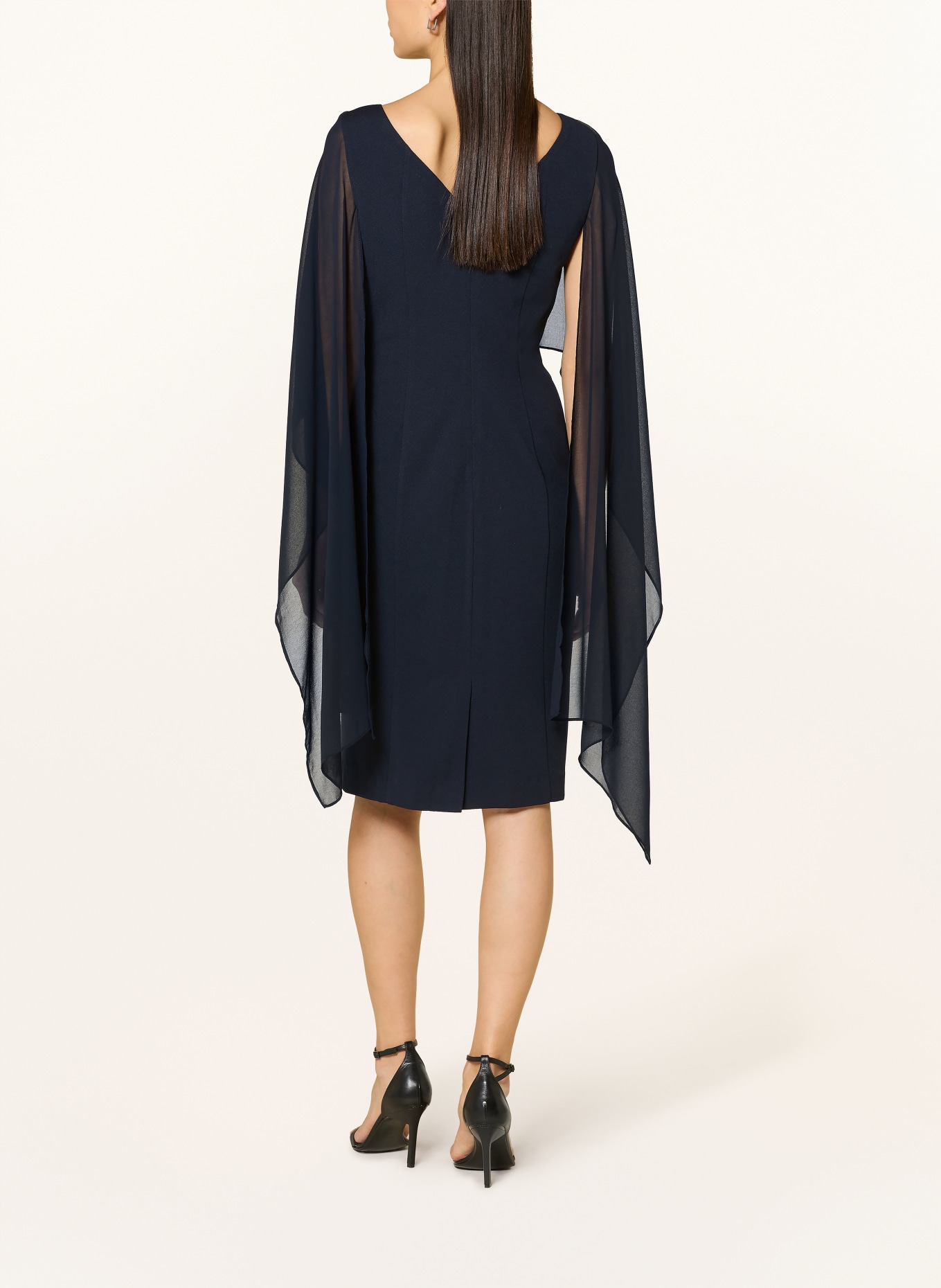 APART koktejlové šaty: TMAVĚ MODRÁ