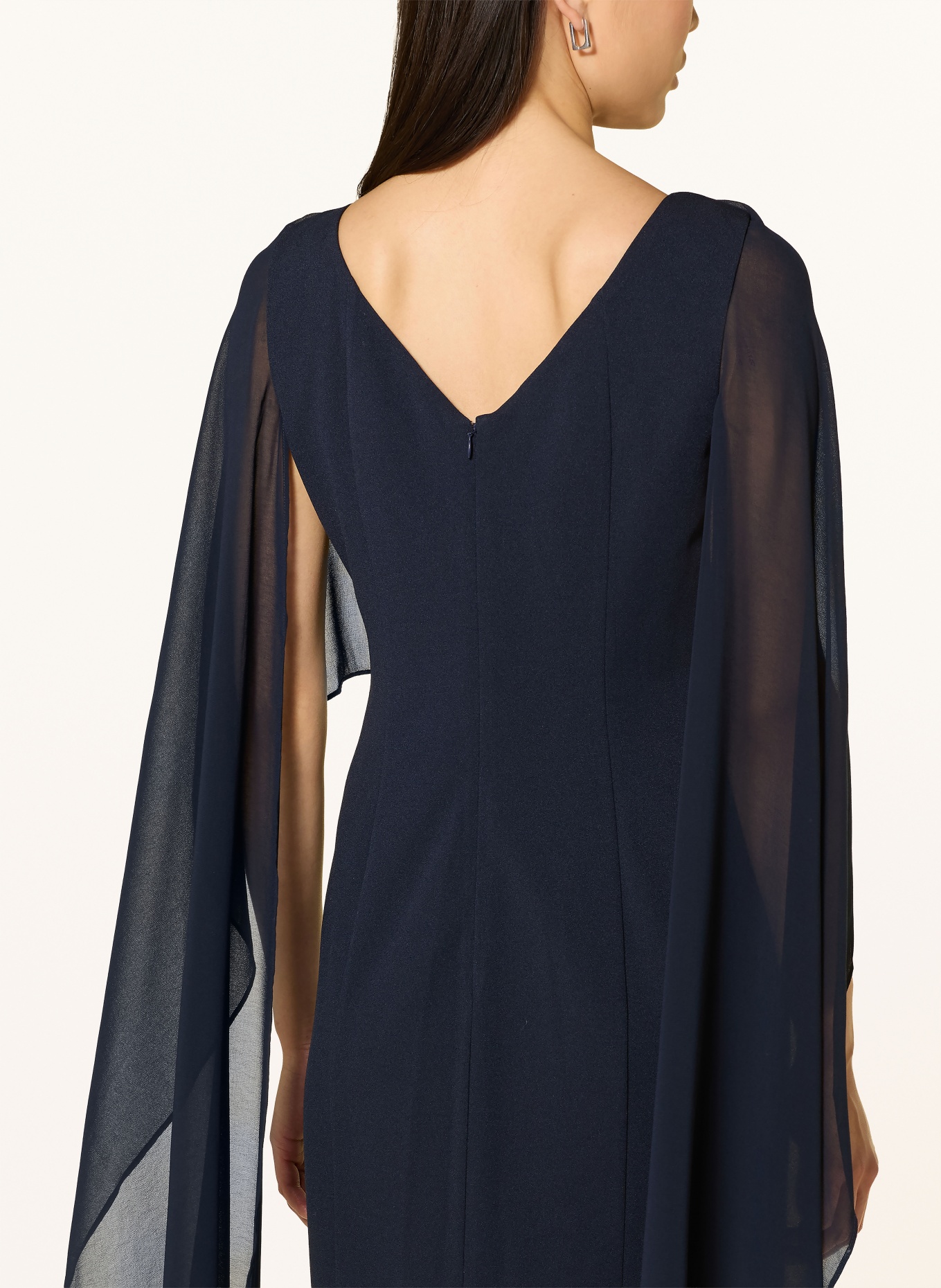 APART koktejlové šaty: TMAVĚ MODRÁ