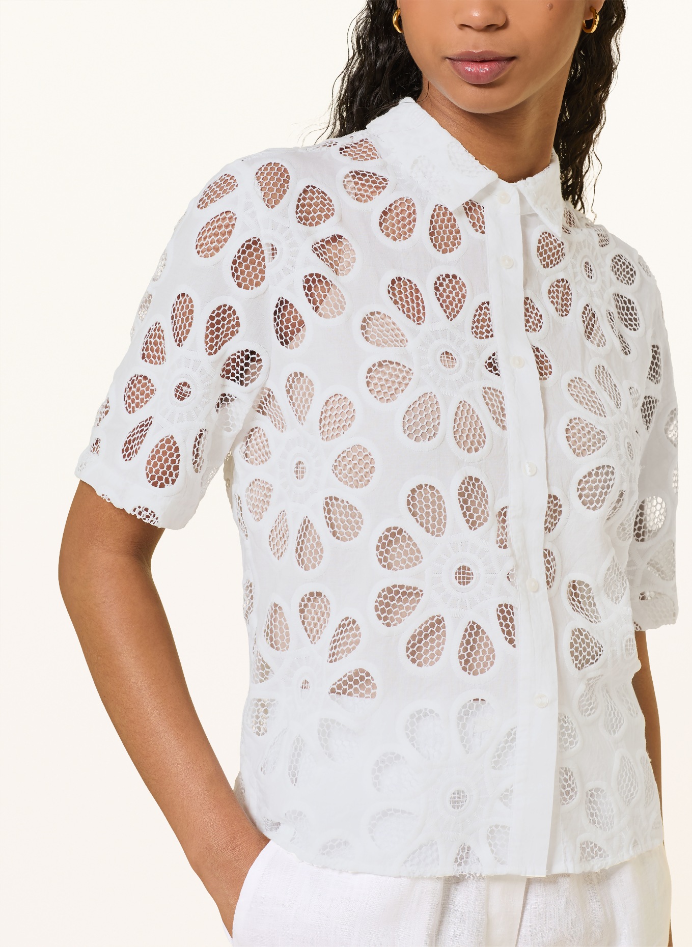 0039 ITALY Košile z krajky s otvory: BÍLÁ