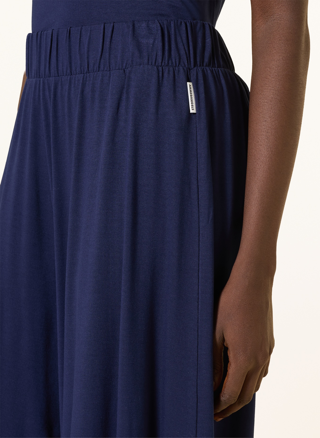 ARMEDANGELS Spodnie dresowe 3/4: GRANATOWY