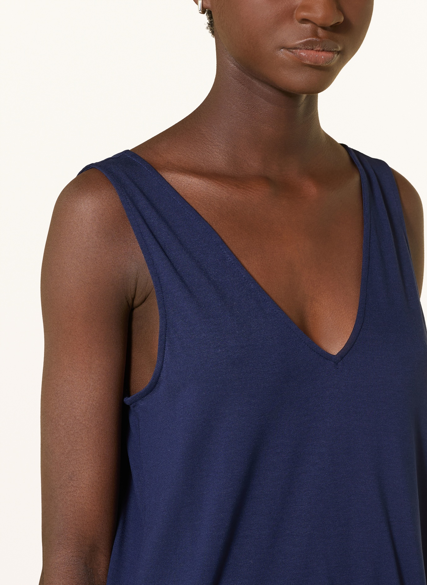 ARMEDANGELS Top V-NECK: DUNKELBLAU