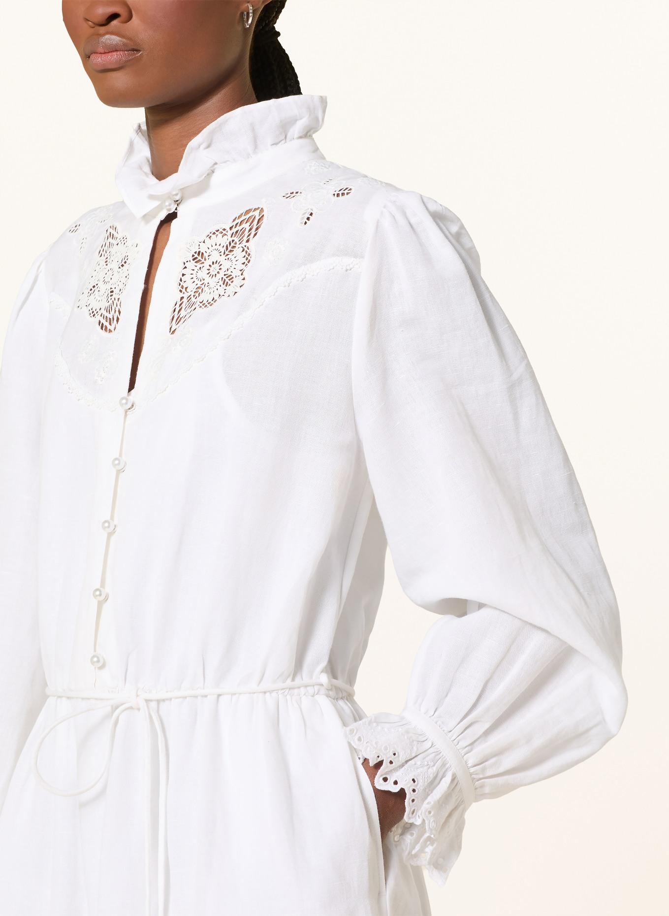 Barbour Kleid mit Lochspitze und Rüschen: WEISS