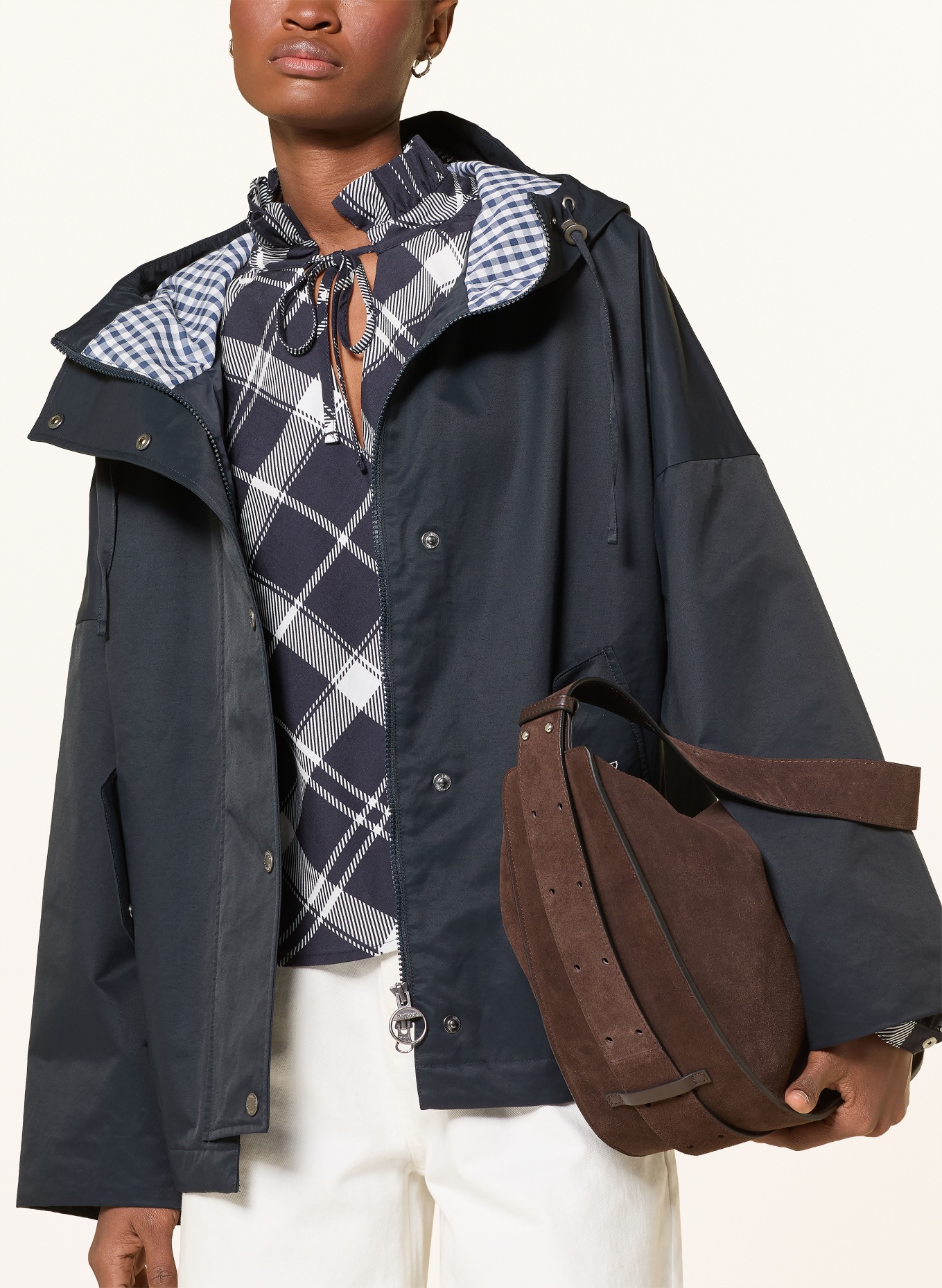 Barbour Blus med volanger: MÖRKBLÅ / VIT