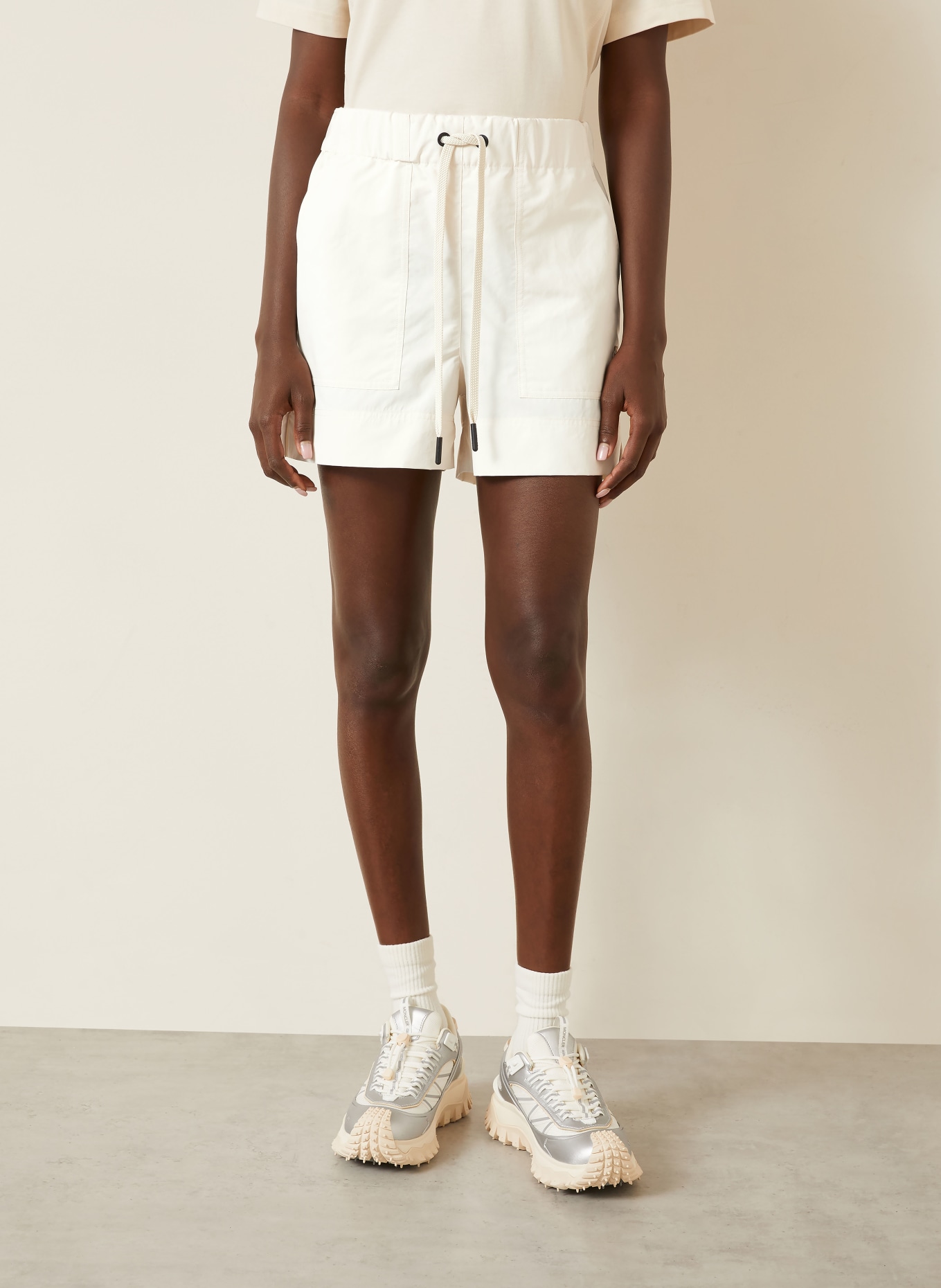 MONCLER GRENOBLE šortky: KRÉMOVÁ