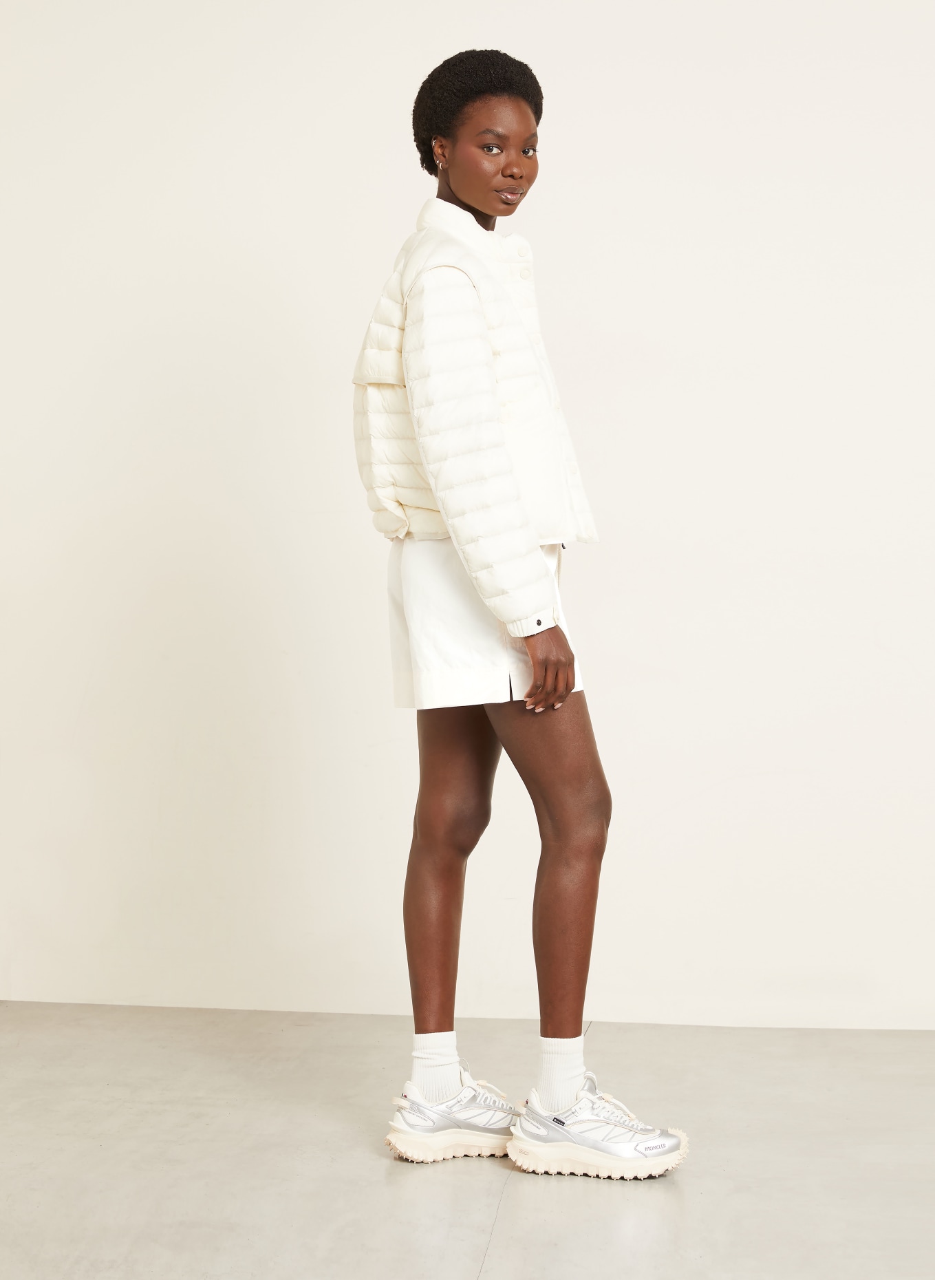 MONCLER GRENOBLE šortky: KRÉMOVÁ