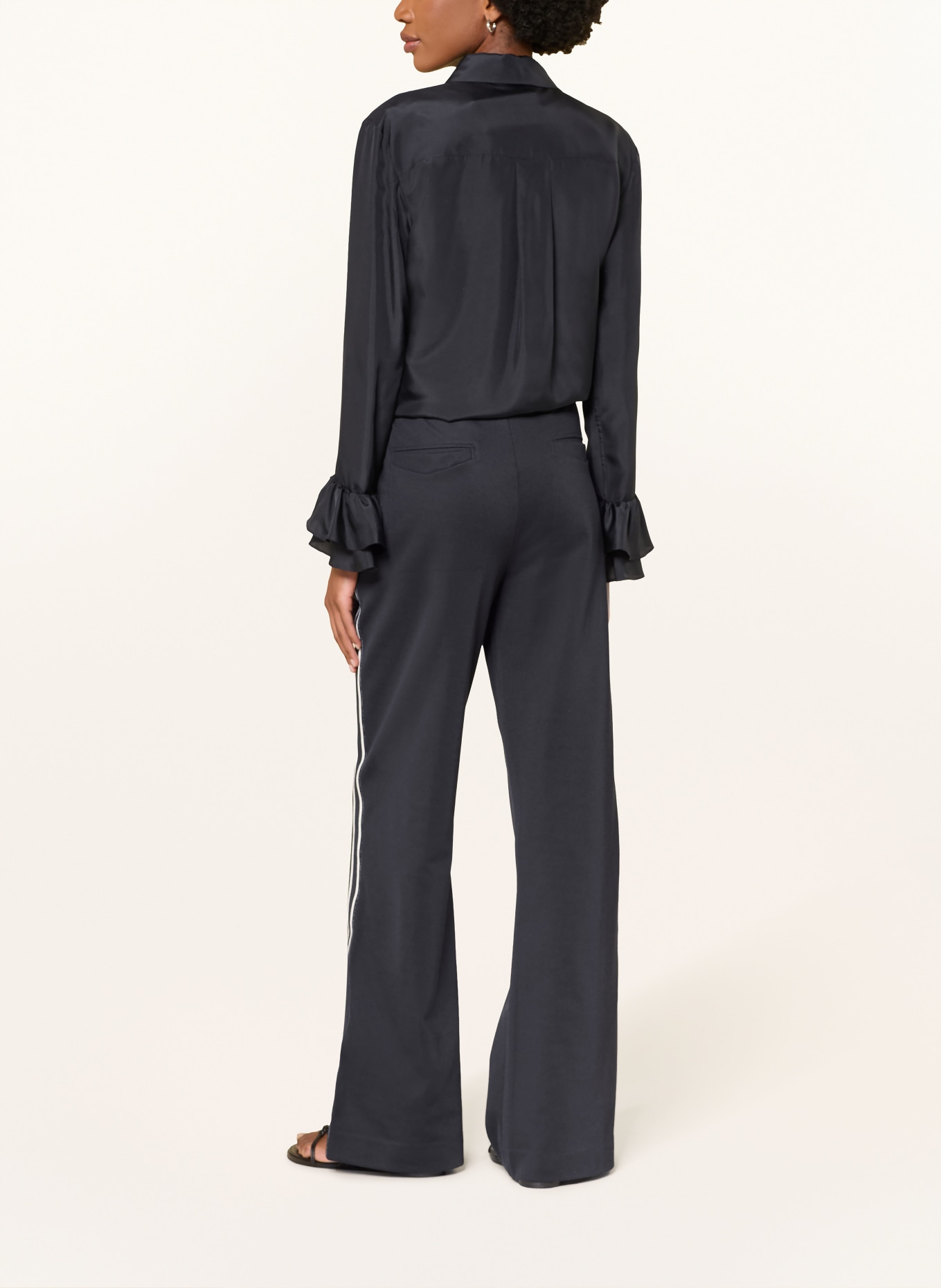 DOROTHEE SCHUMACHER Hedvábná halenka PLAYFUL VOLUMES s volánky: TMAVĚ MODRÁ