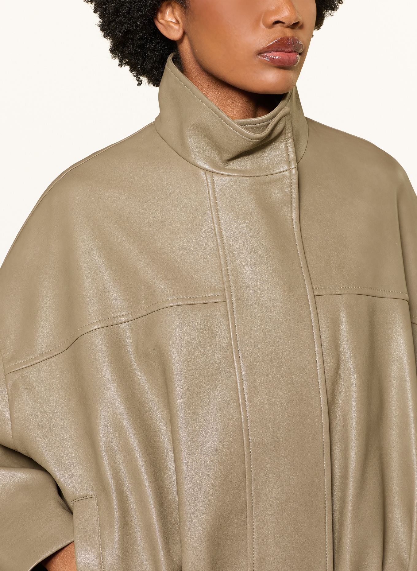 The Frankie Shop Blouson VEREN in Lederoptik: OLIV