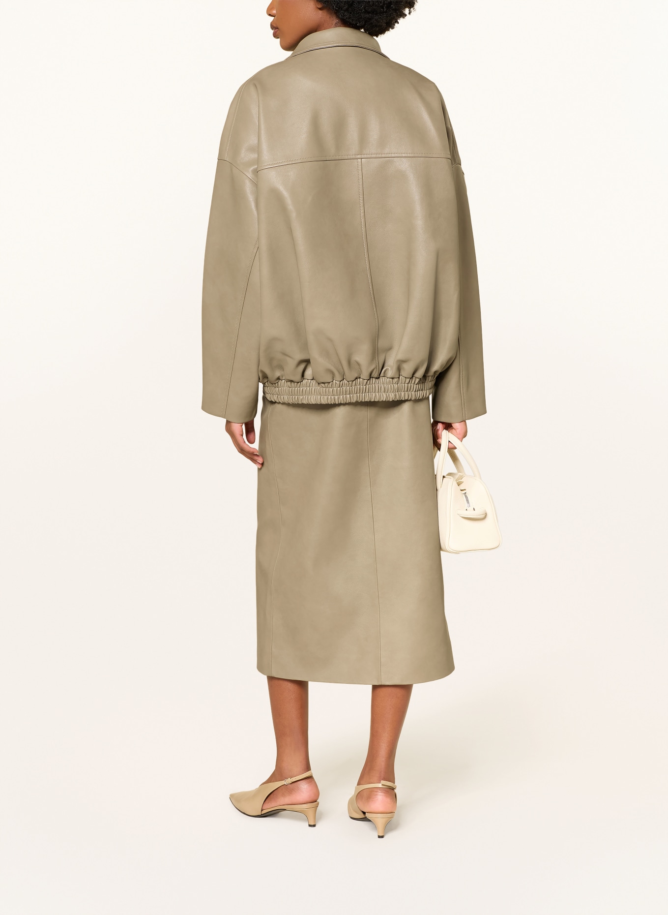 The Frankie Shop Rock MAYBELLE in leerlook: OLIJF