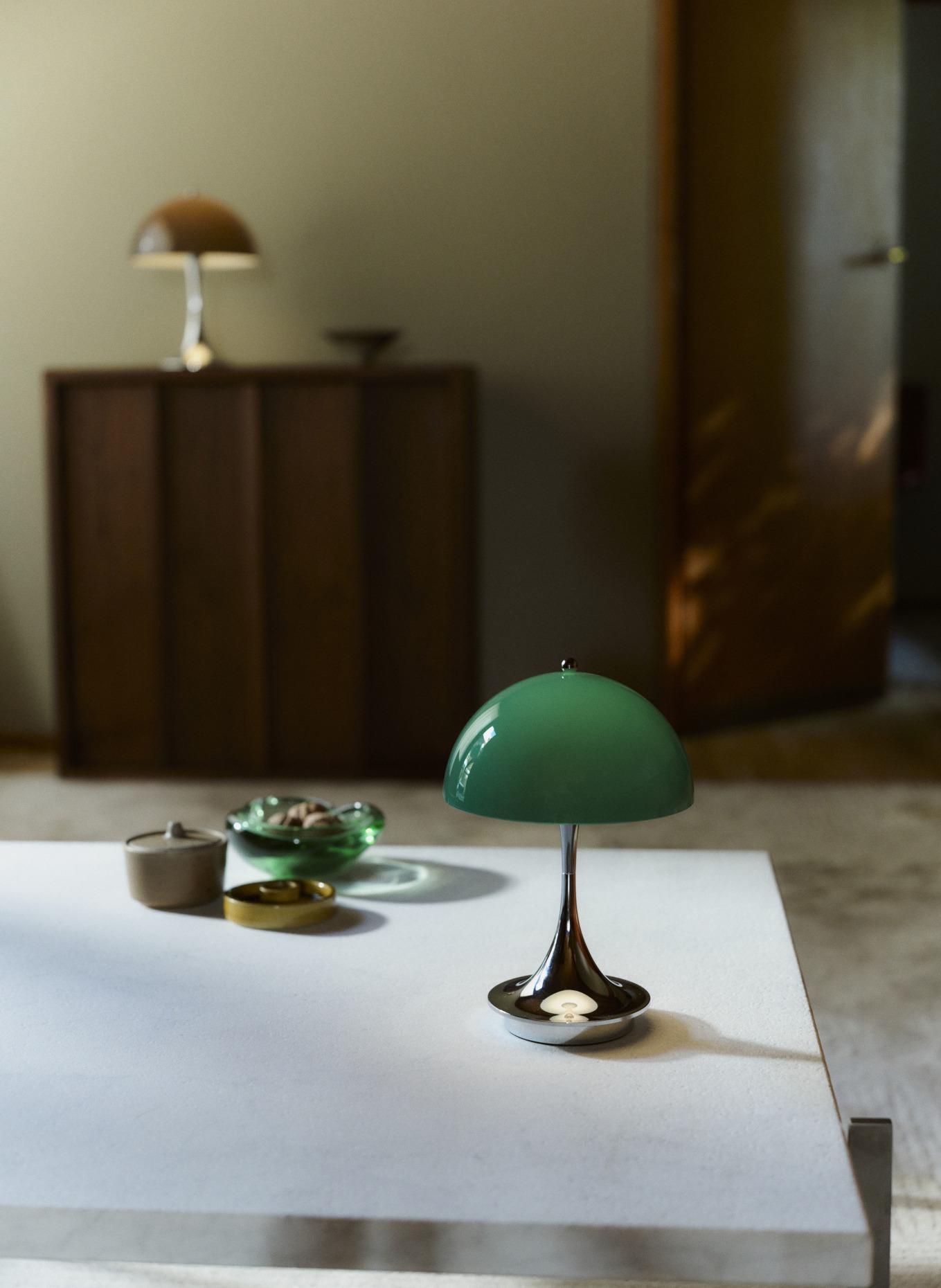 louis poulsen Lampa stołowa PANTHELLA 160 PORTABLE: ZIELONY / SREBRNY