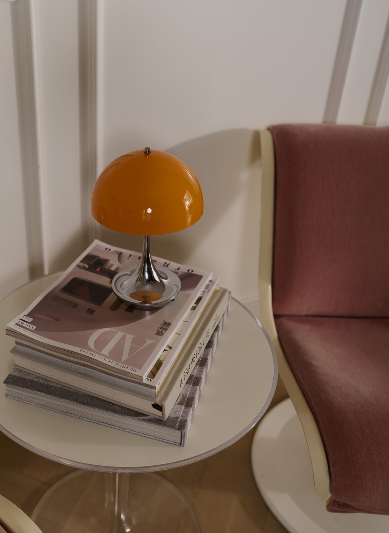 louis poulsen Lampa stołowa PANTHELLA 160 PORTABLE: POMARAŃCZOWY / SREBRNY