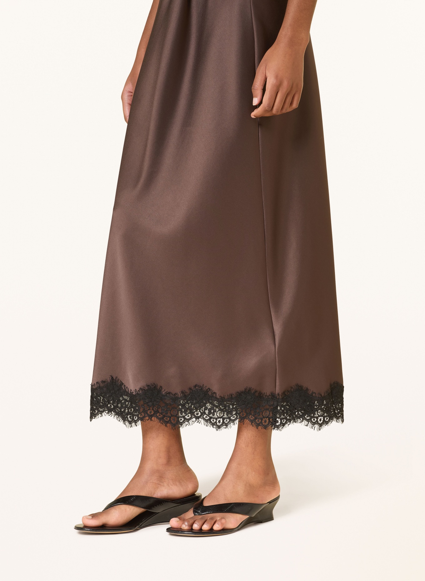 MRS & HUGS Satinrock mit Spitze: DUNKELBRAUN / SCHWARZ