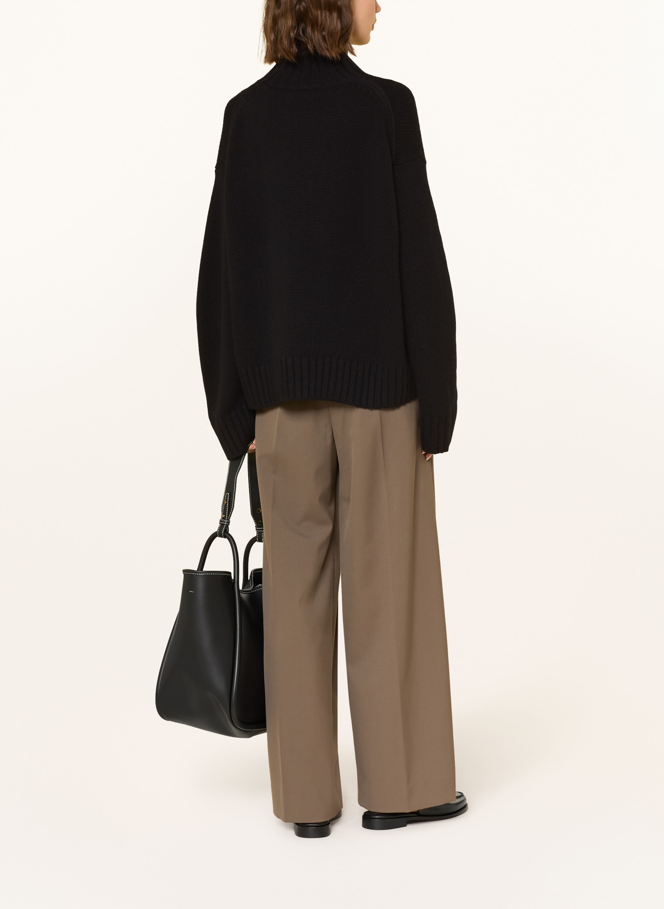 COS Kašmírový svetr: ČERNÁ