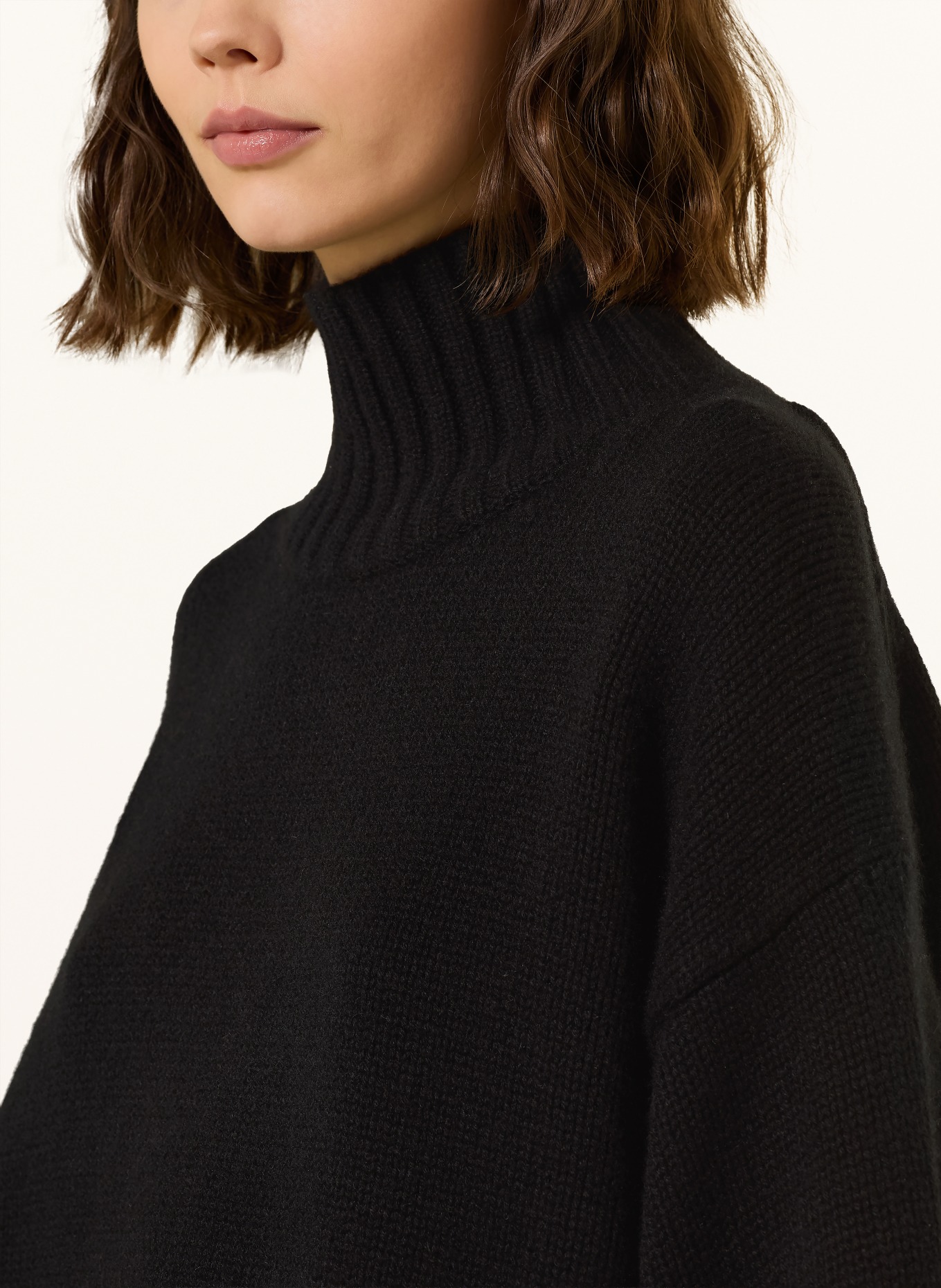 COS Kašmírový svetr: ČERNÁ