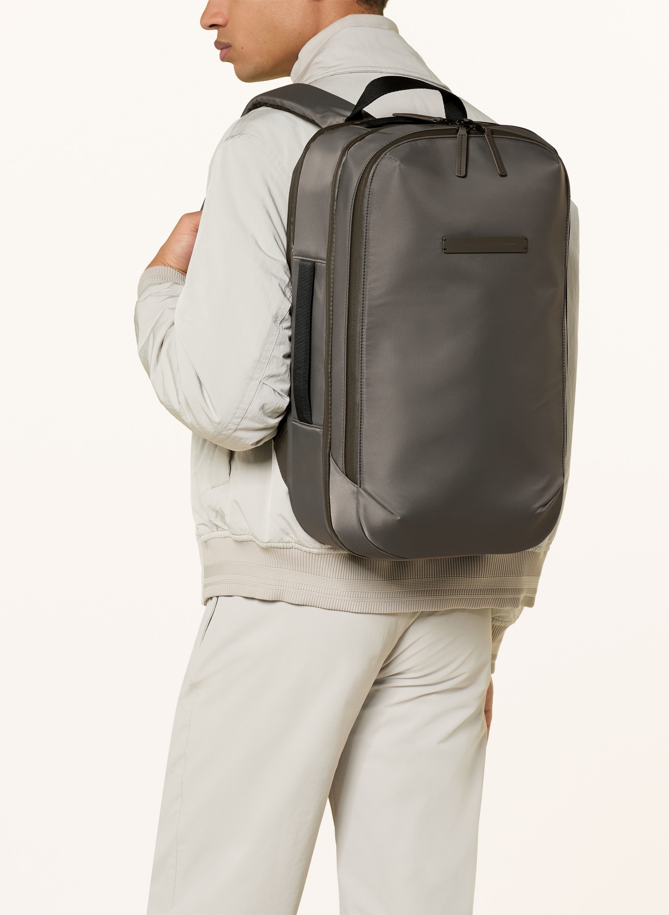 HORIZN STUDIOS Rucksack GION TRAVEL 30 l mit Laptop-Fach: GRAU / OLIV