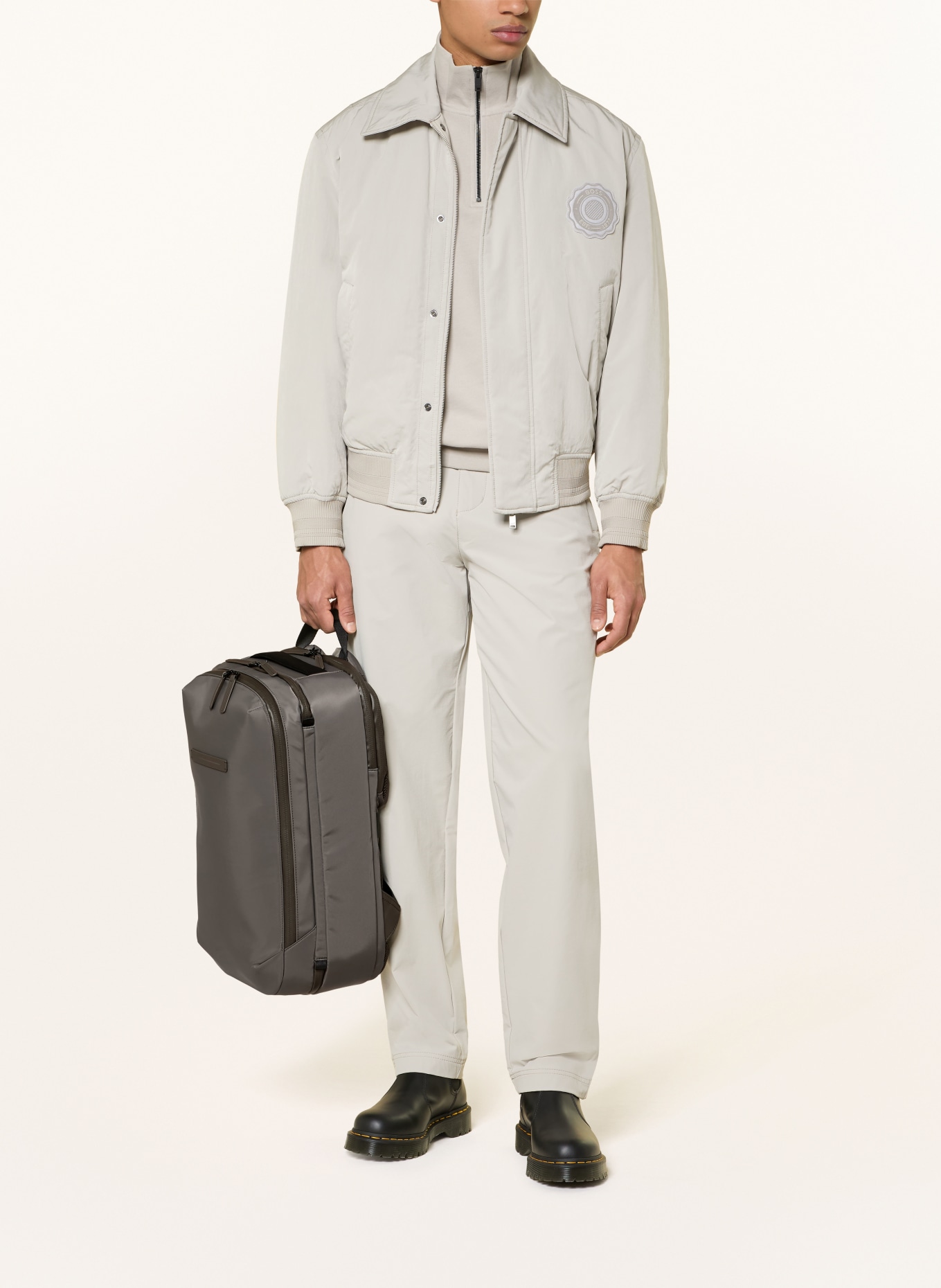 HORIZN STUDIOS Rucksack GION TRAVEL 30 l mit Laptop-Fach: GRAU / OLIV