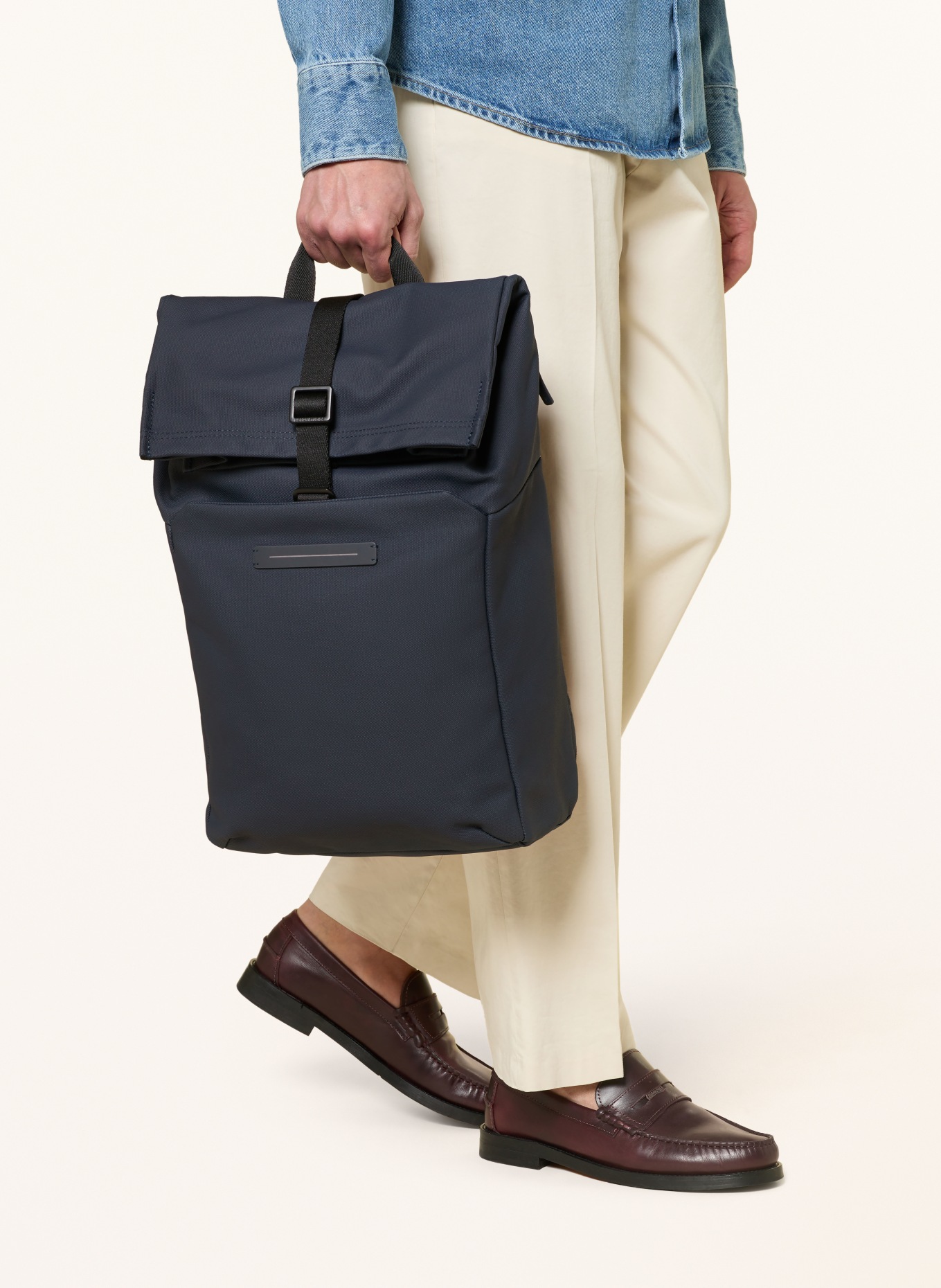 HORIZN STUDIOS Rucksack SOFO ROLLTOP X 22 l mit Laptop-Fach: DUNKELBLAU / SCHWARZ