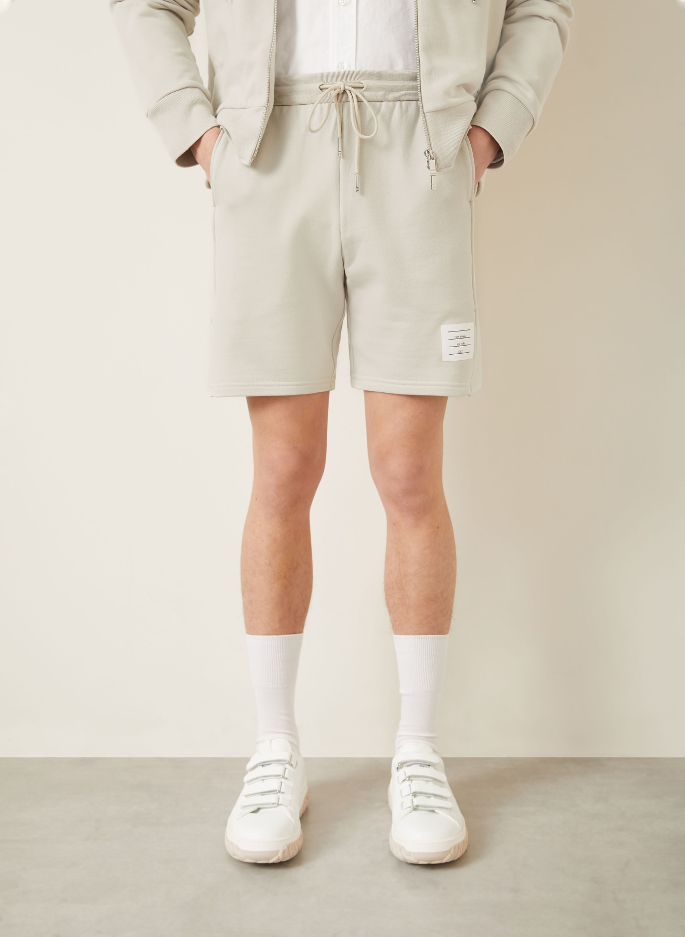THOM BROWNE. Sweatshorts: CREME / WEISS