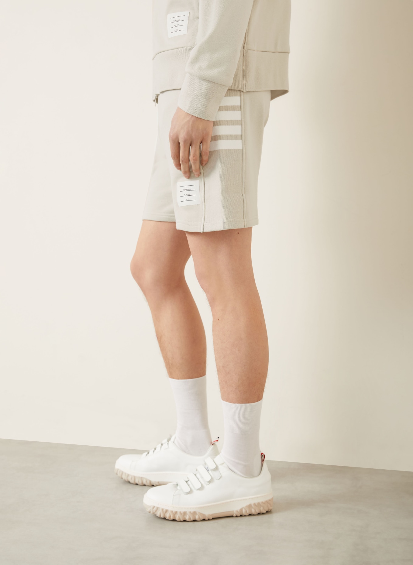 THOM BROWNE. Sweatshorts: CREME / WEISS