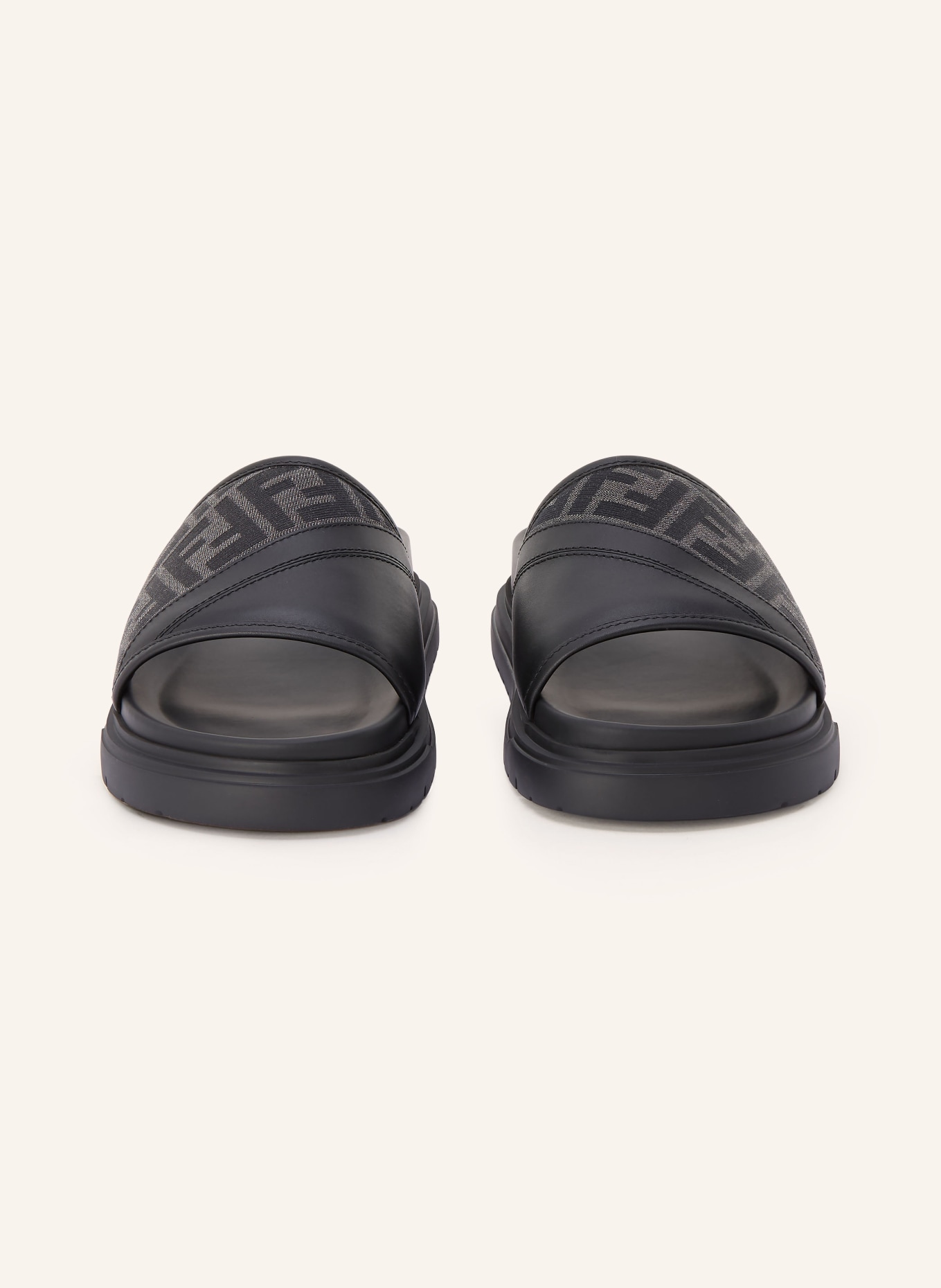 FENDI Pantoletten: SCHWARZ / GRAU