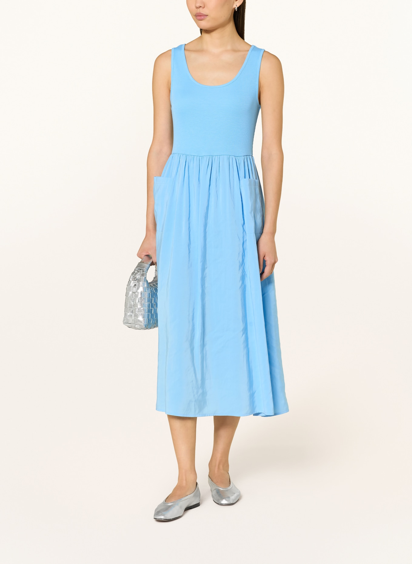 Rich & Royal Kleid im Materialmix: HELLBLAU