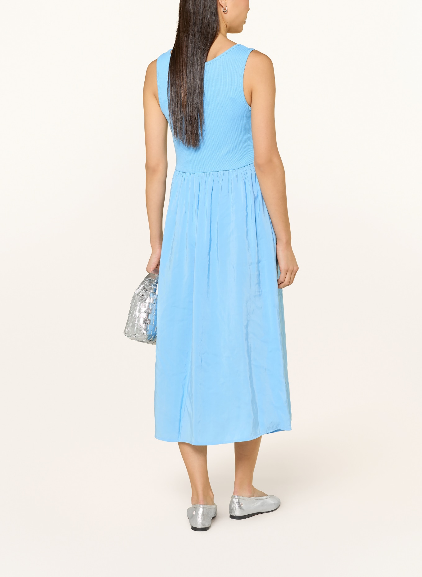 Rich & Royal Kleid im Materialmix: HELLBLAU