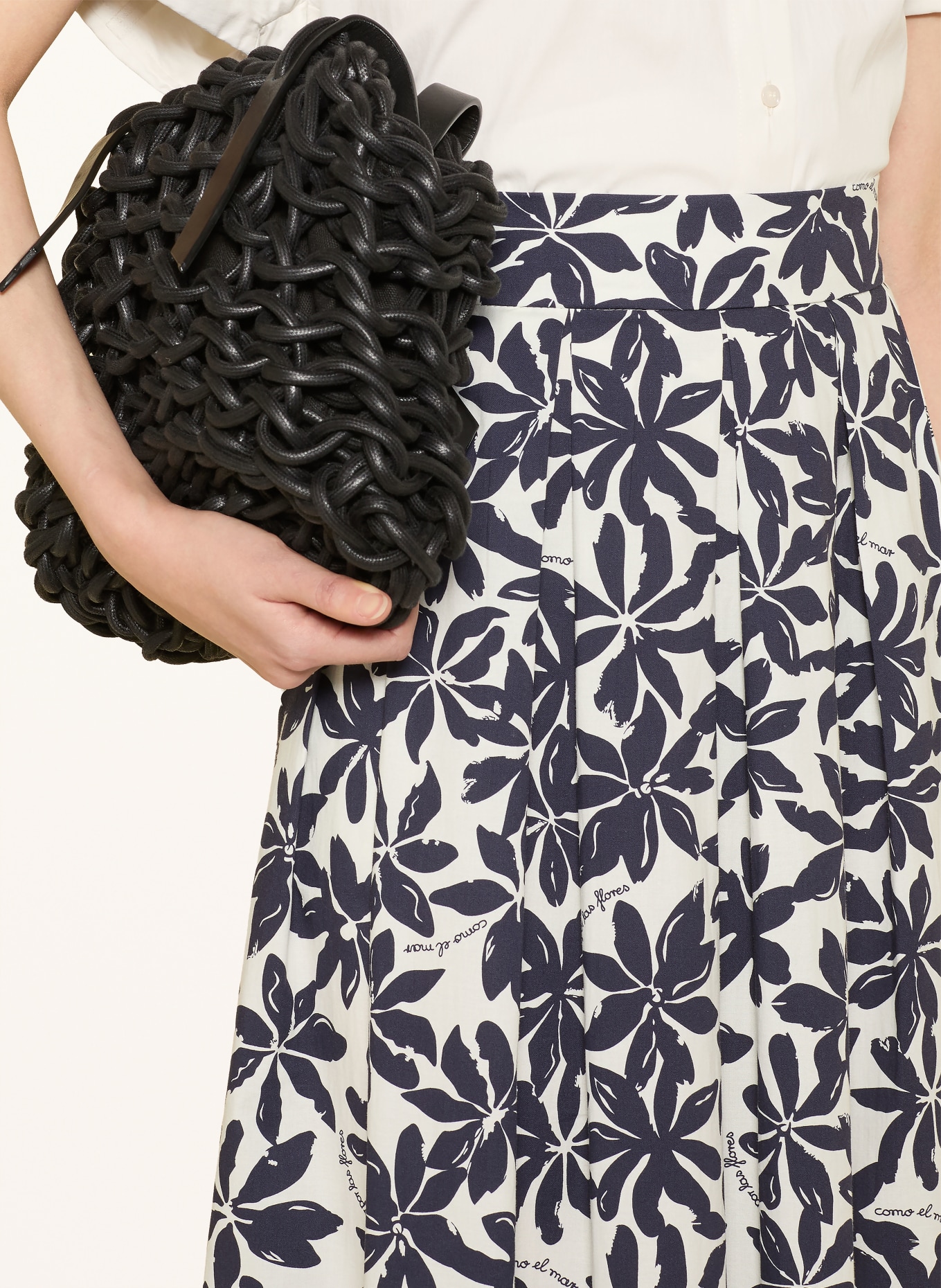 ROBE LÉGÈRE pleated skirt: DARK BLUE / WHITE