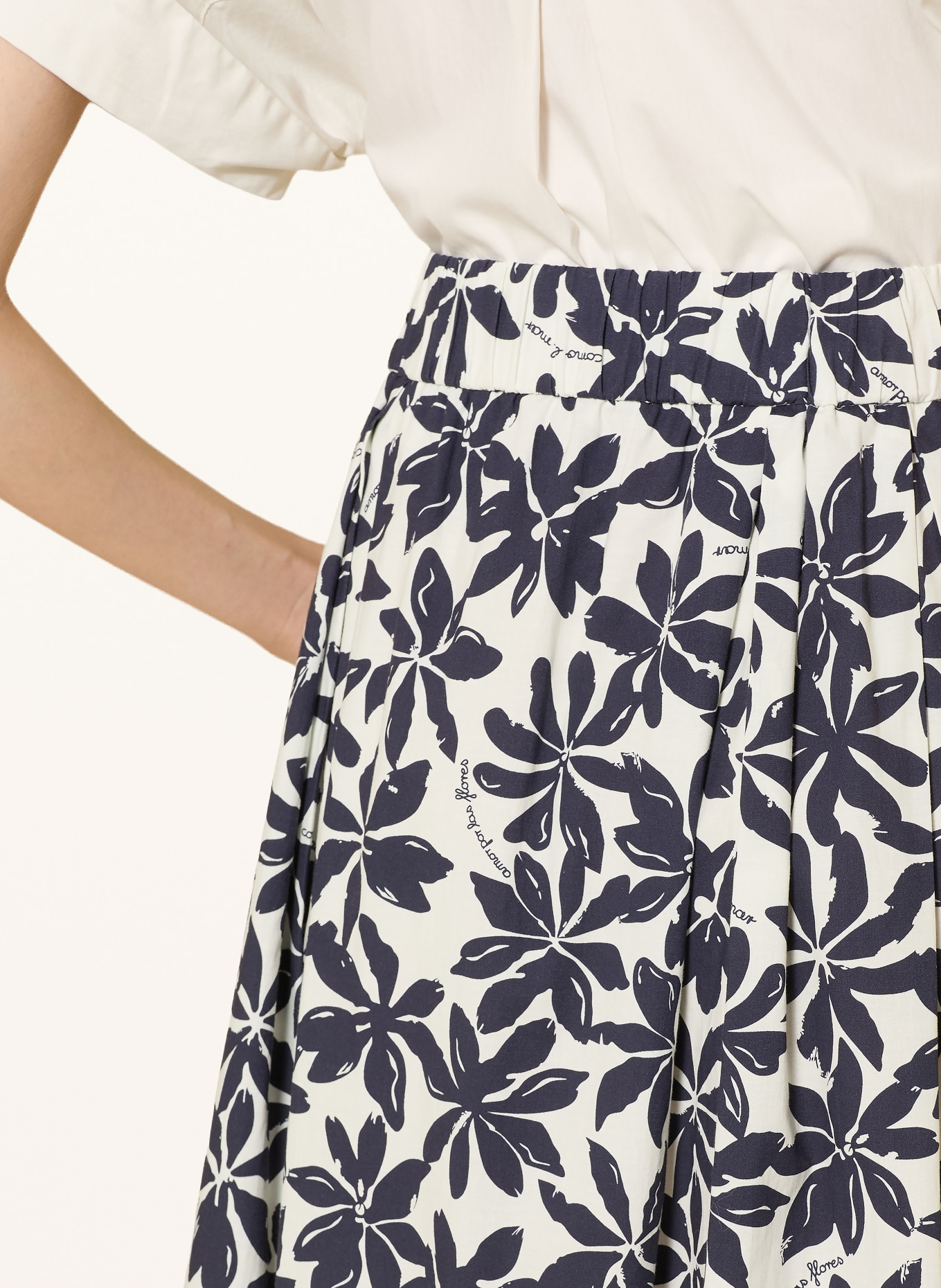 ROBE LÉGÈRE pleated skirt: DARK BLUE / WHITE