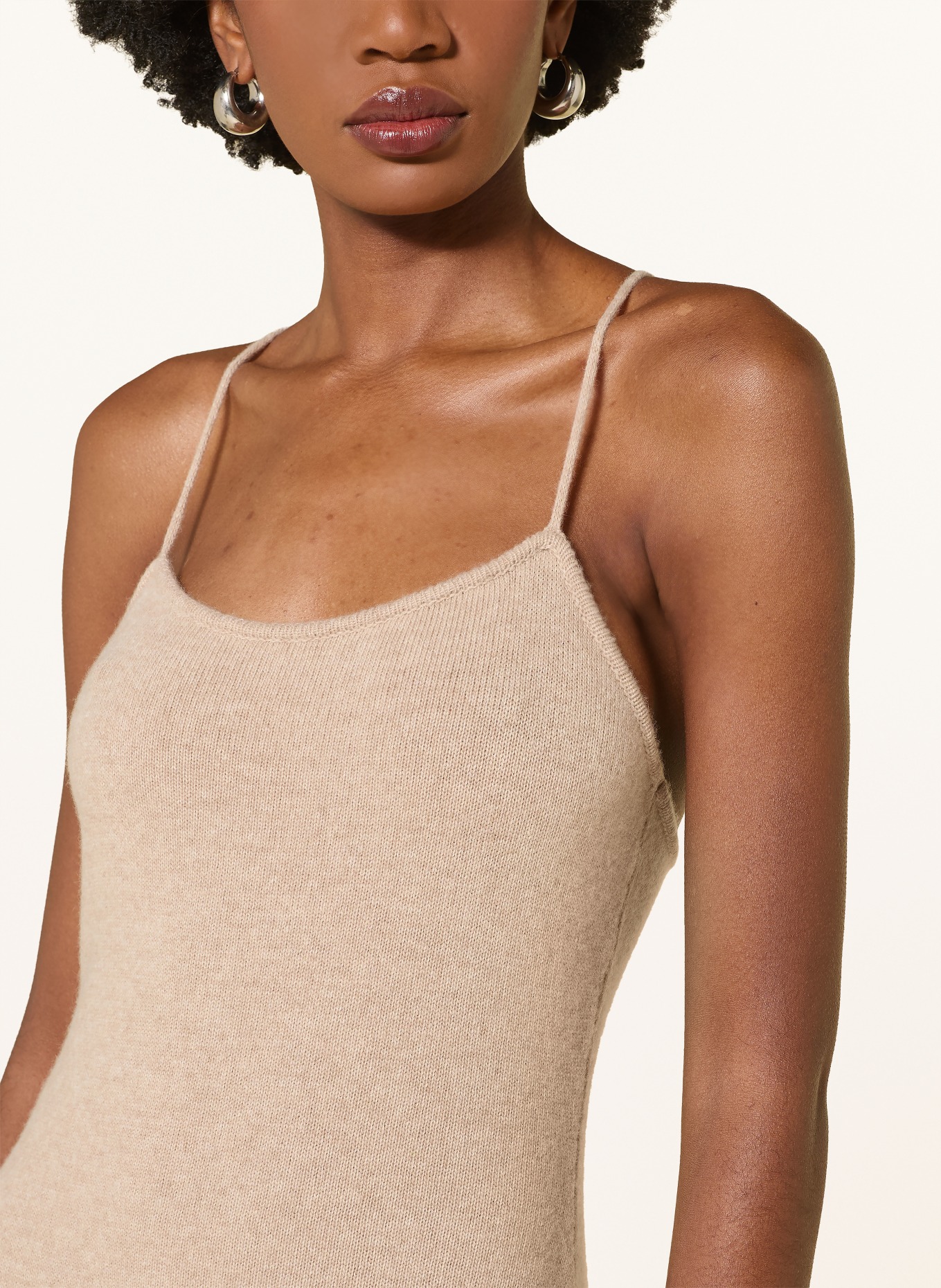 by Aylin Koenig Pletené šaty KAYLA z merino vlny: BÉŽOVÁ