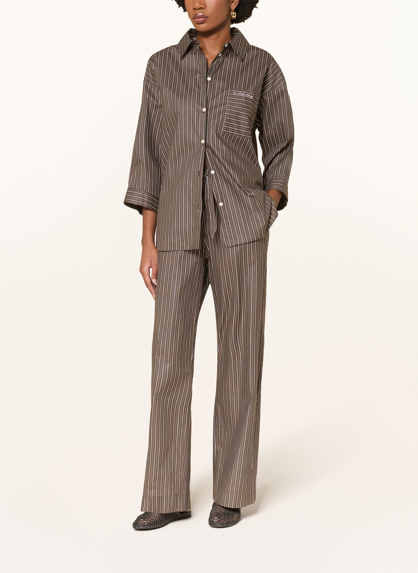 by Aylin Koenig Chemise EVA à manches 3/4: MARRON FONCÉ / COGNAC / BLANC