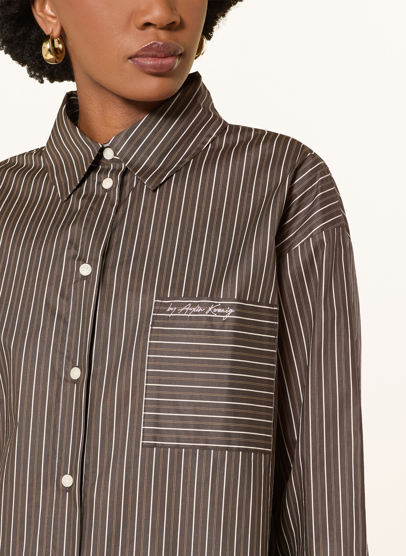 by Aylin Koenig Chemise EVA à manches 3/4: MARRON FONCÉ / COGNAC / BLANC