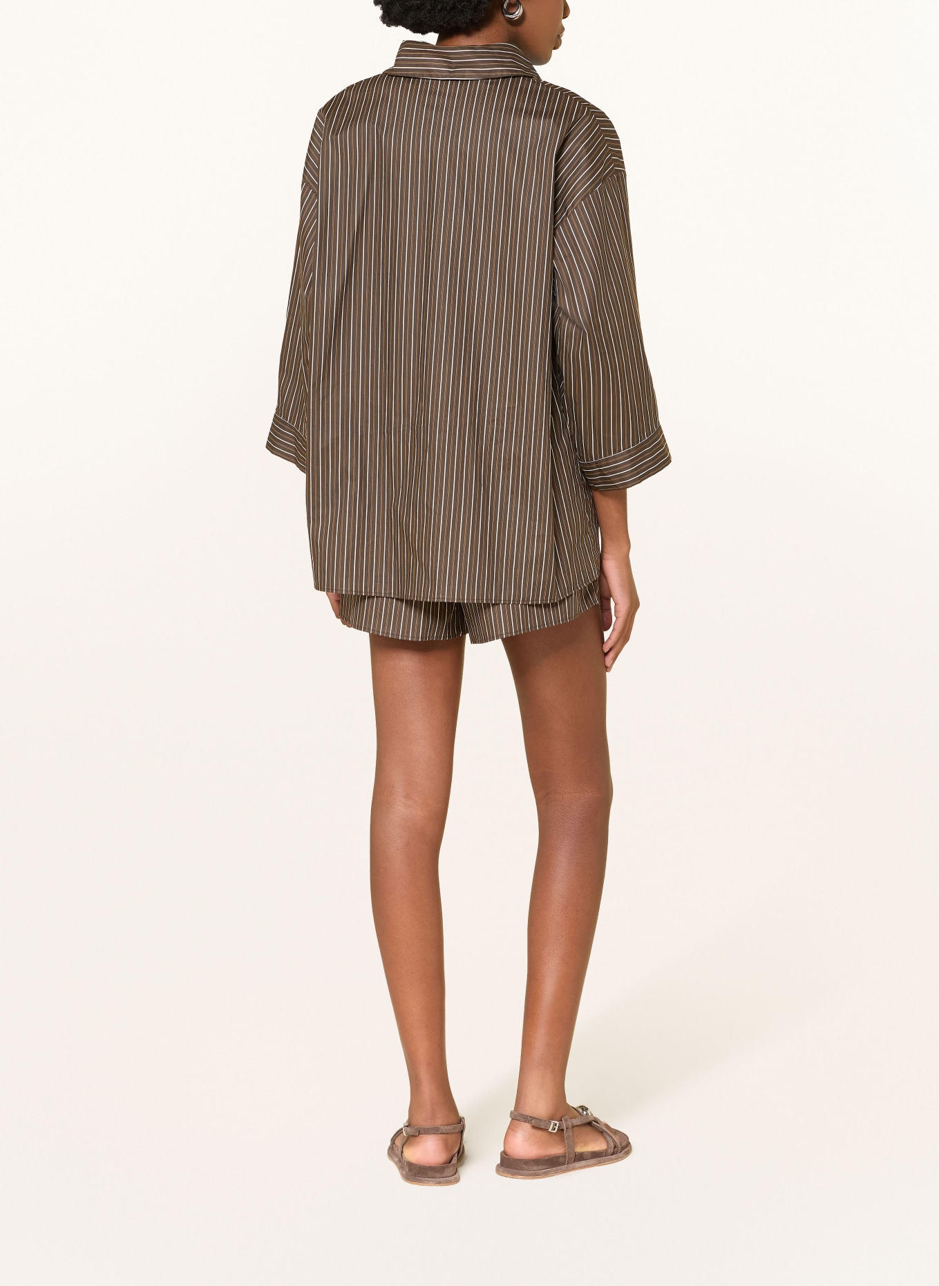 by Aylin Koenig Short AVI: MARRON FONCÉ / COGNAC / BLANC