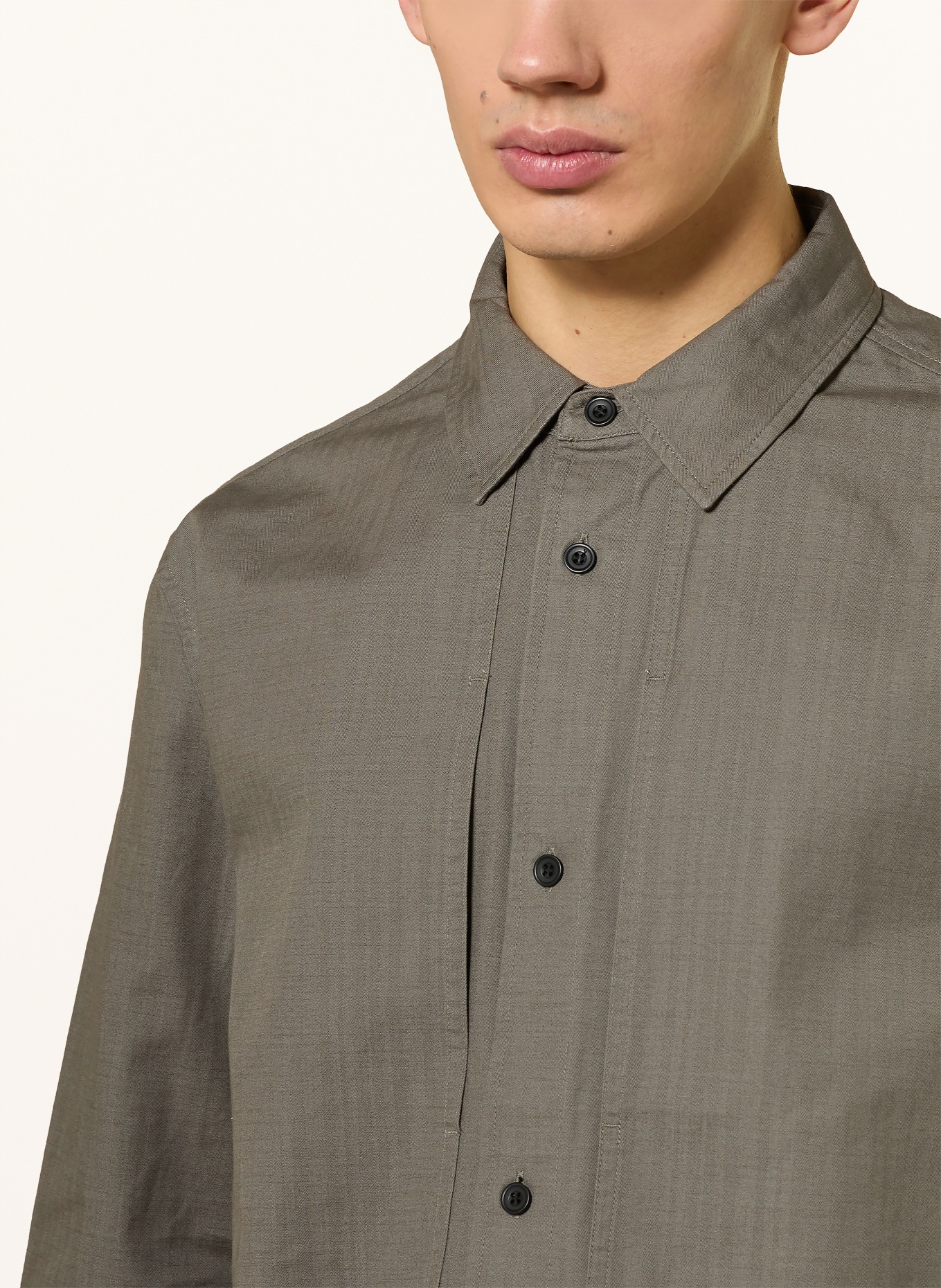 COS Hemd Regular Fit: KHAKI