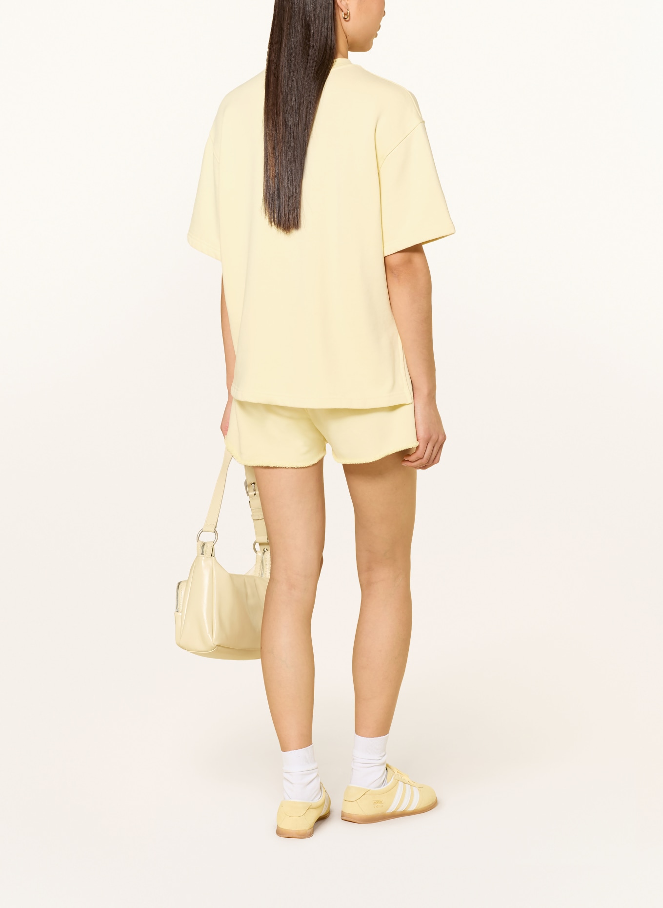 Rich & Royal Sweatshorts: LICHTGEEL