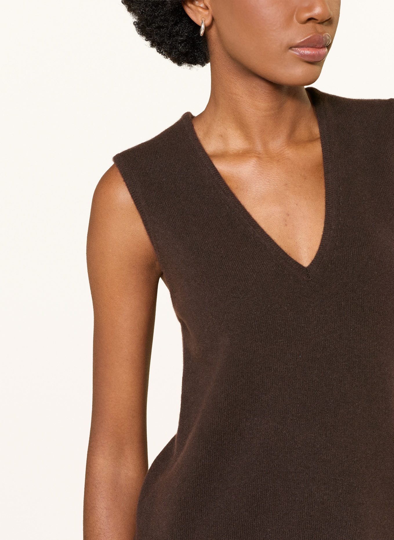 COS sleeveless sweater: DARK BROWN