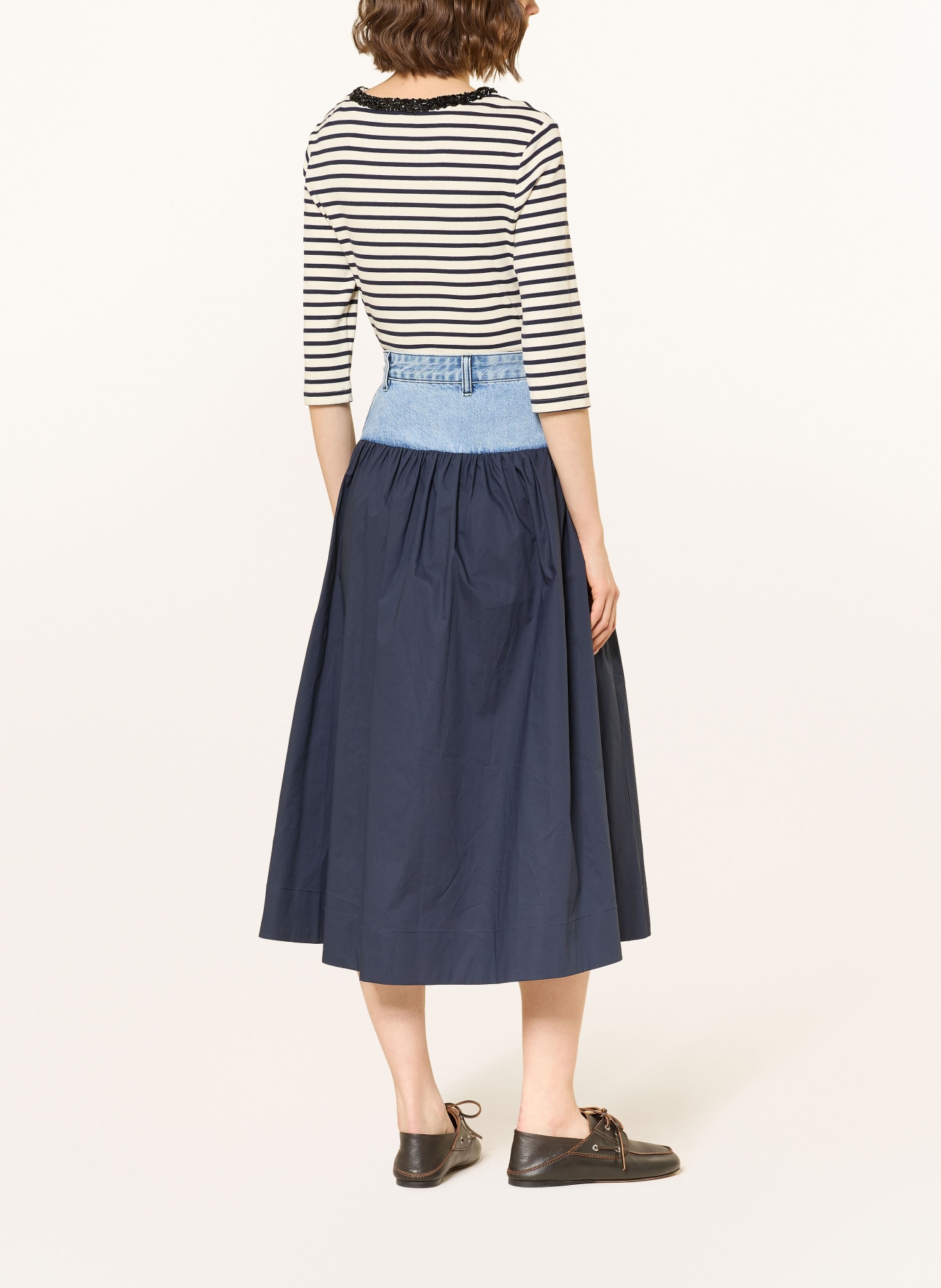 SANDRO Cropped-Shirt mit Schmucksteinen und 3/4-Arm: WEISS / DUNKELBLAU / SCHWARZ