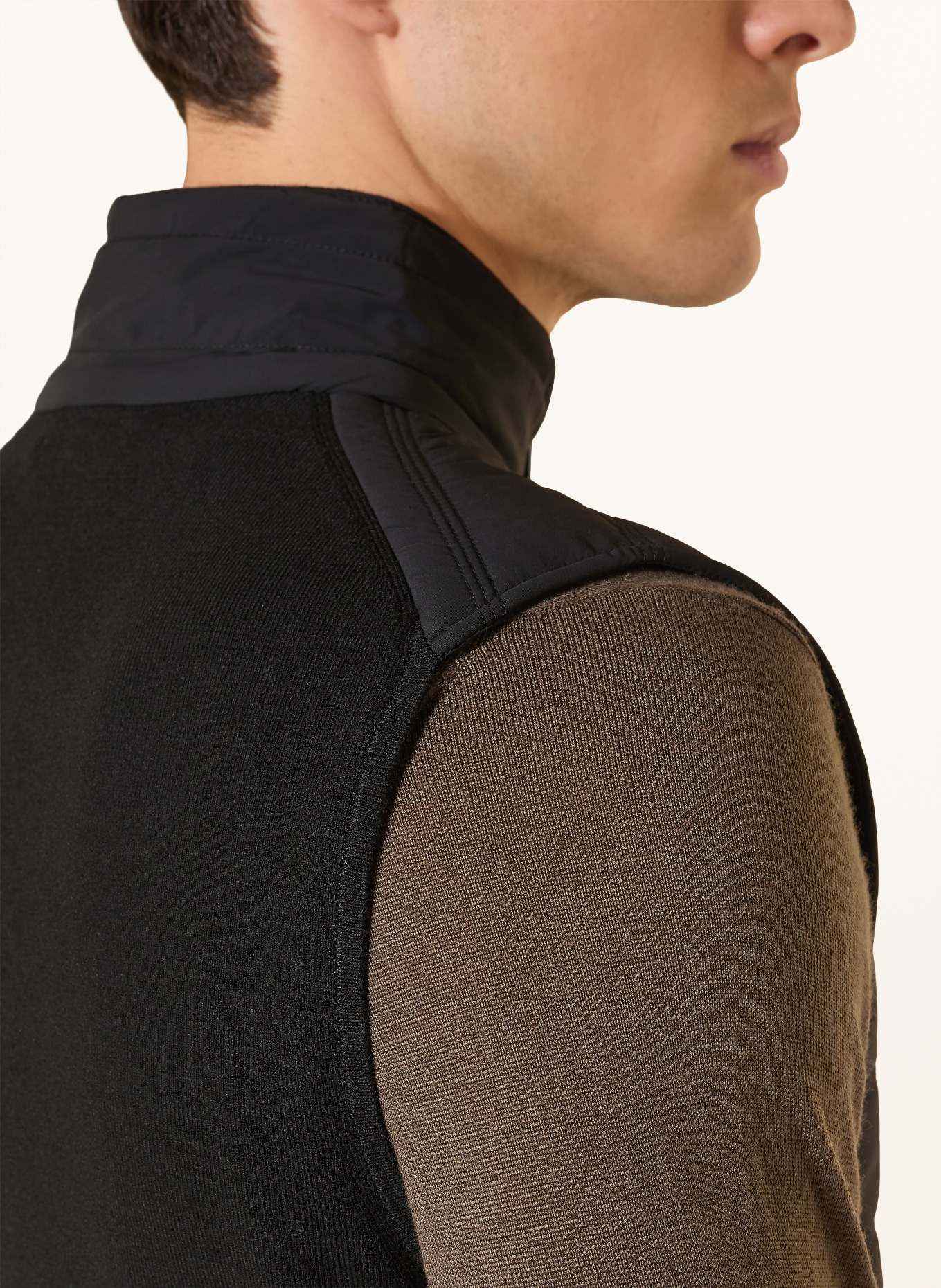 REISS Steppvest NEWFORD in materiaalmix: ZWART