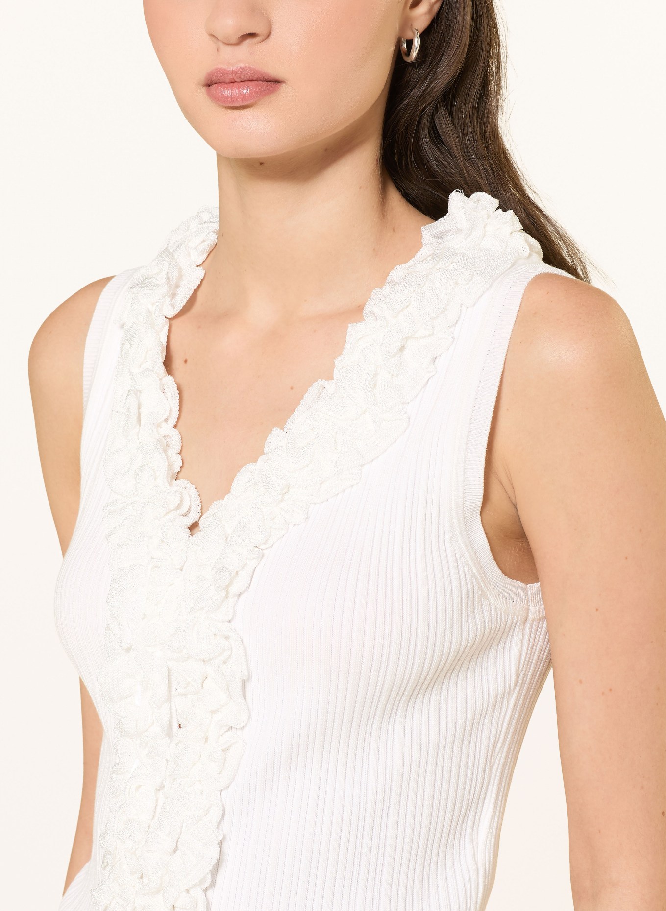 CLAUDIE PIERLOT Strickweste mit Rüschen: WEISS